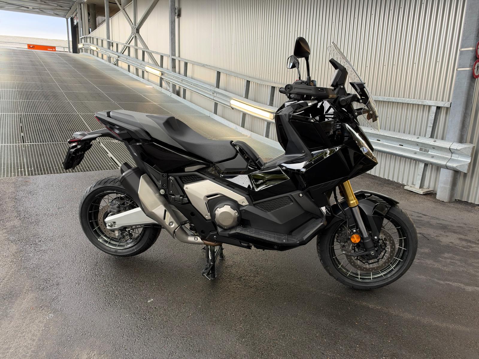 HONDA X-ADV 750-image-3