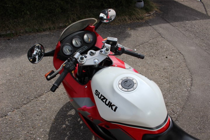 SUZUKI GSX 600 F L/N-image-4