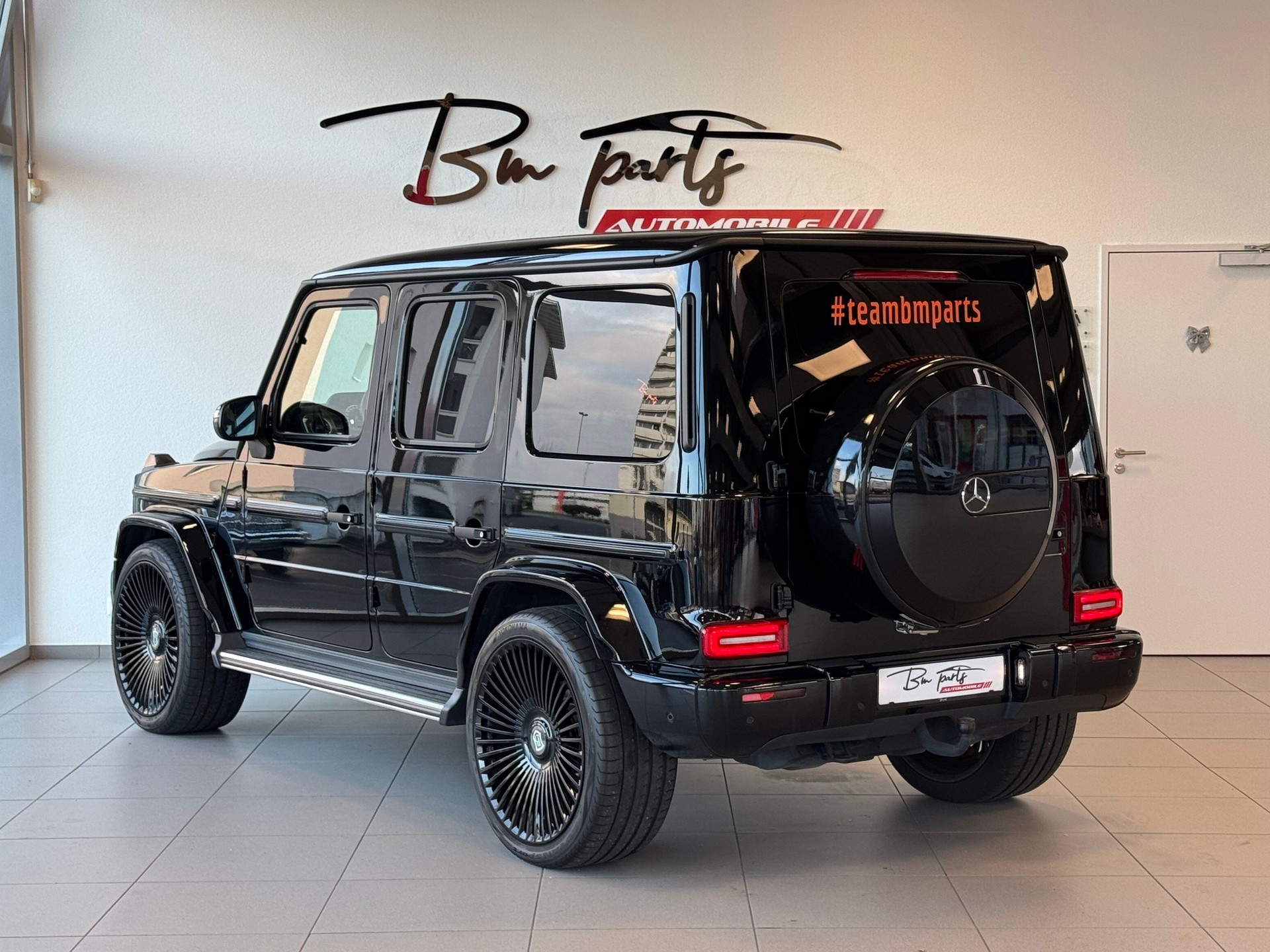 MERCEDES-BENZ G 350 d AMG Line 9G-Tronic-showroom-element-3