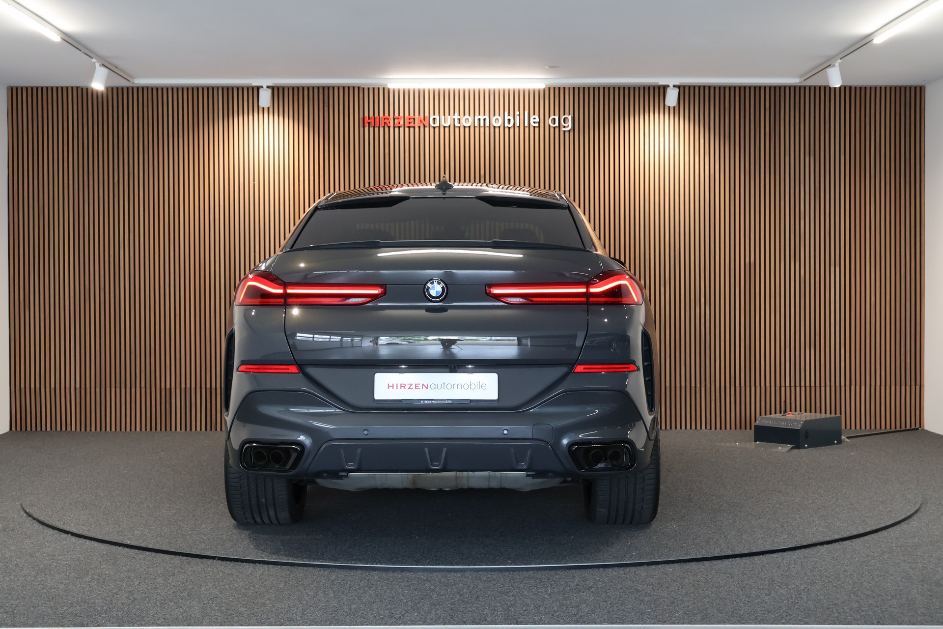 BMW X6 M50i Steptronic-showroom-element-3