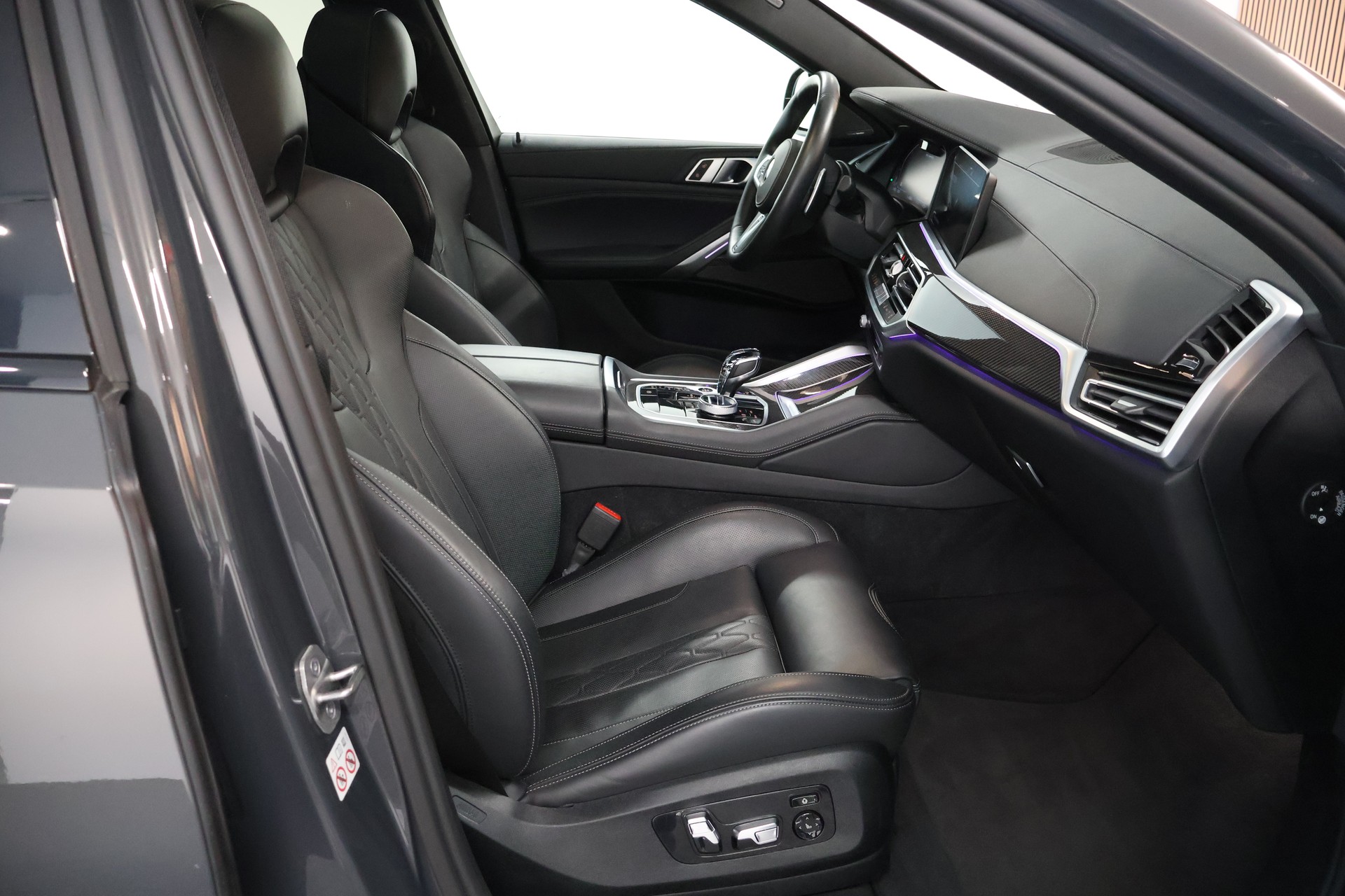 BMW X6 M50i Steptronic-image-13
