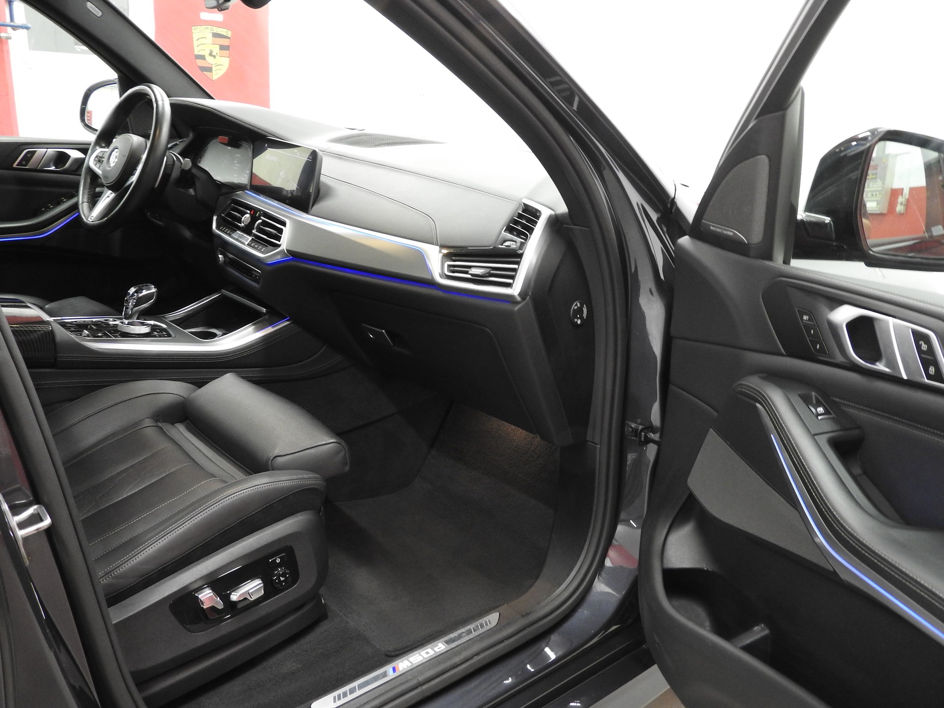 BMW X5 xDrive M50d Steptronic 7 Plätze, AHK, Sitzheizung und Belüftung-image-8