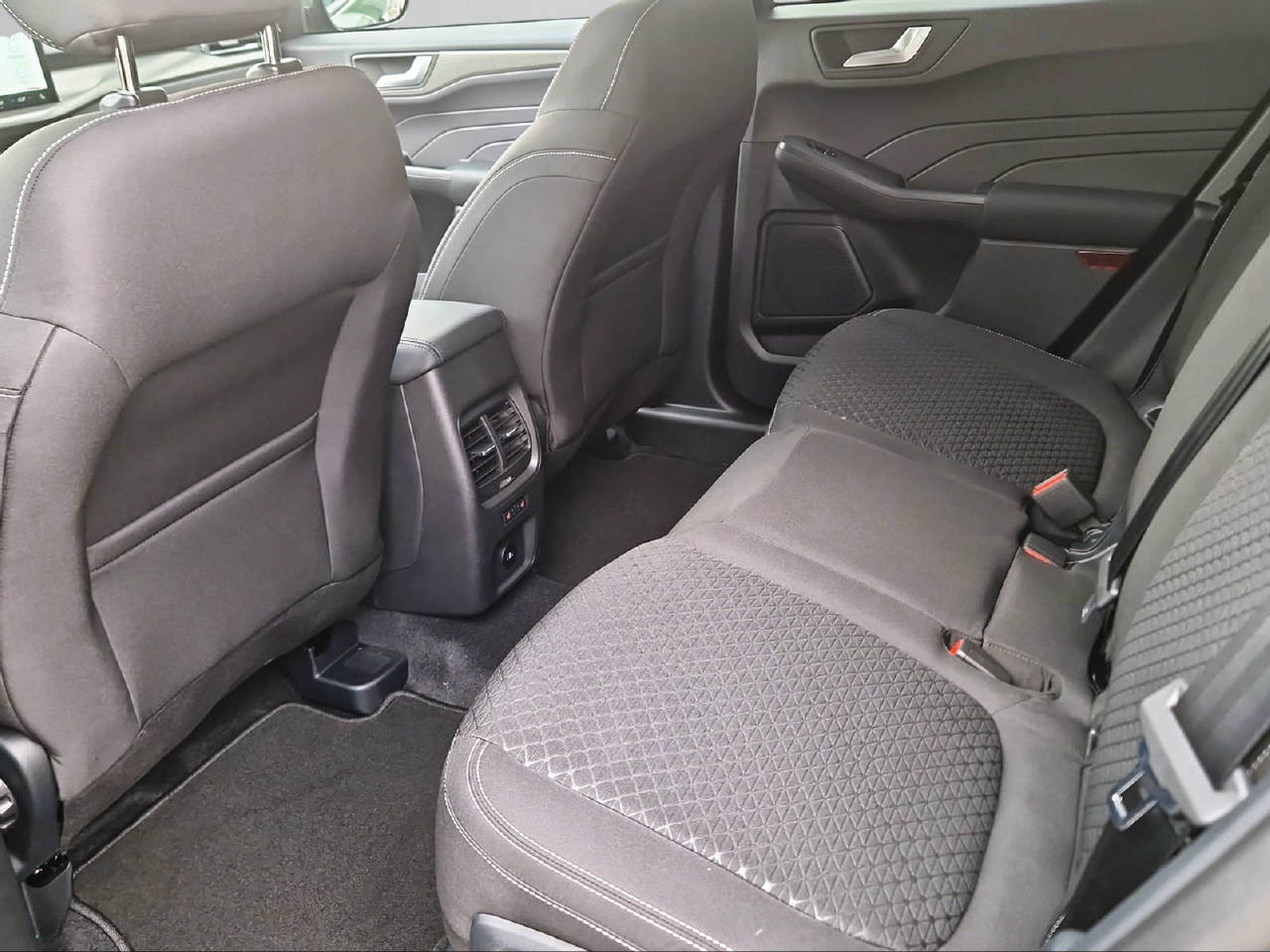 FORD Kuga 2.5 Hybrid Titanium-image-11