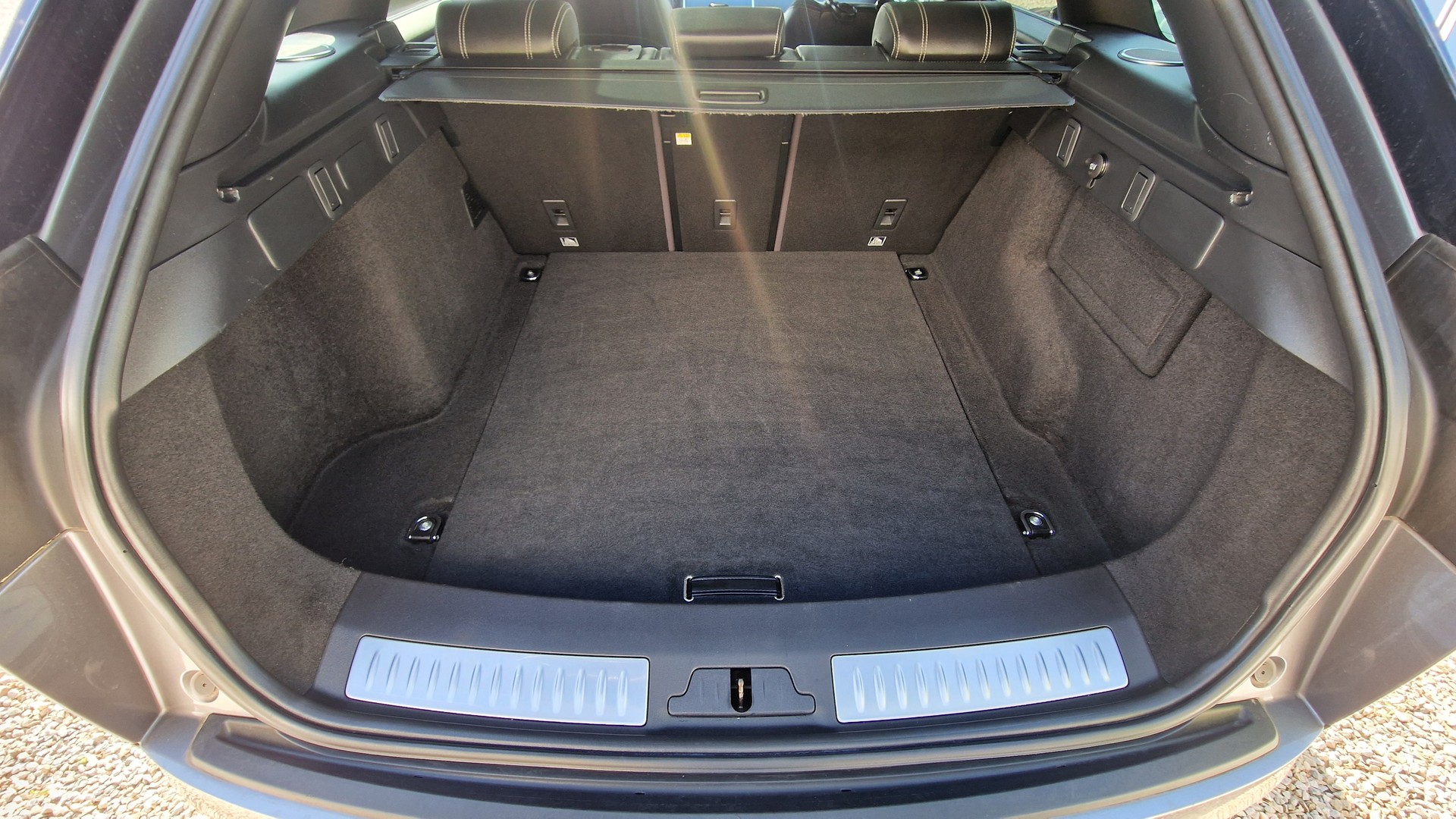 LAND ROVER RR Velar R-Dyn. D 240 SE-image-31