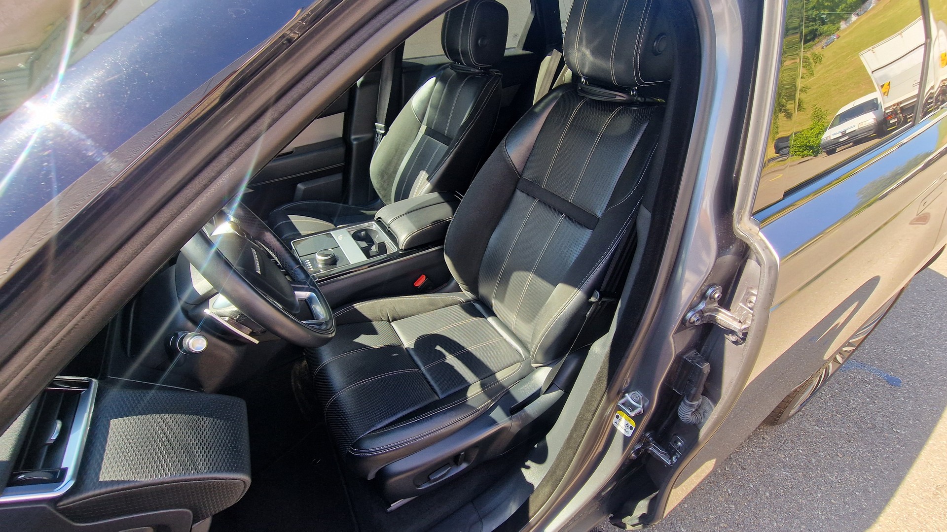 LAND ROVER RR Velar R-Dyn. D 240 SE-image-8