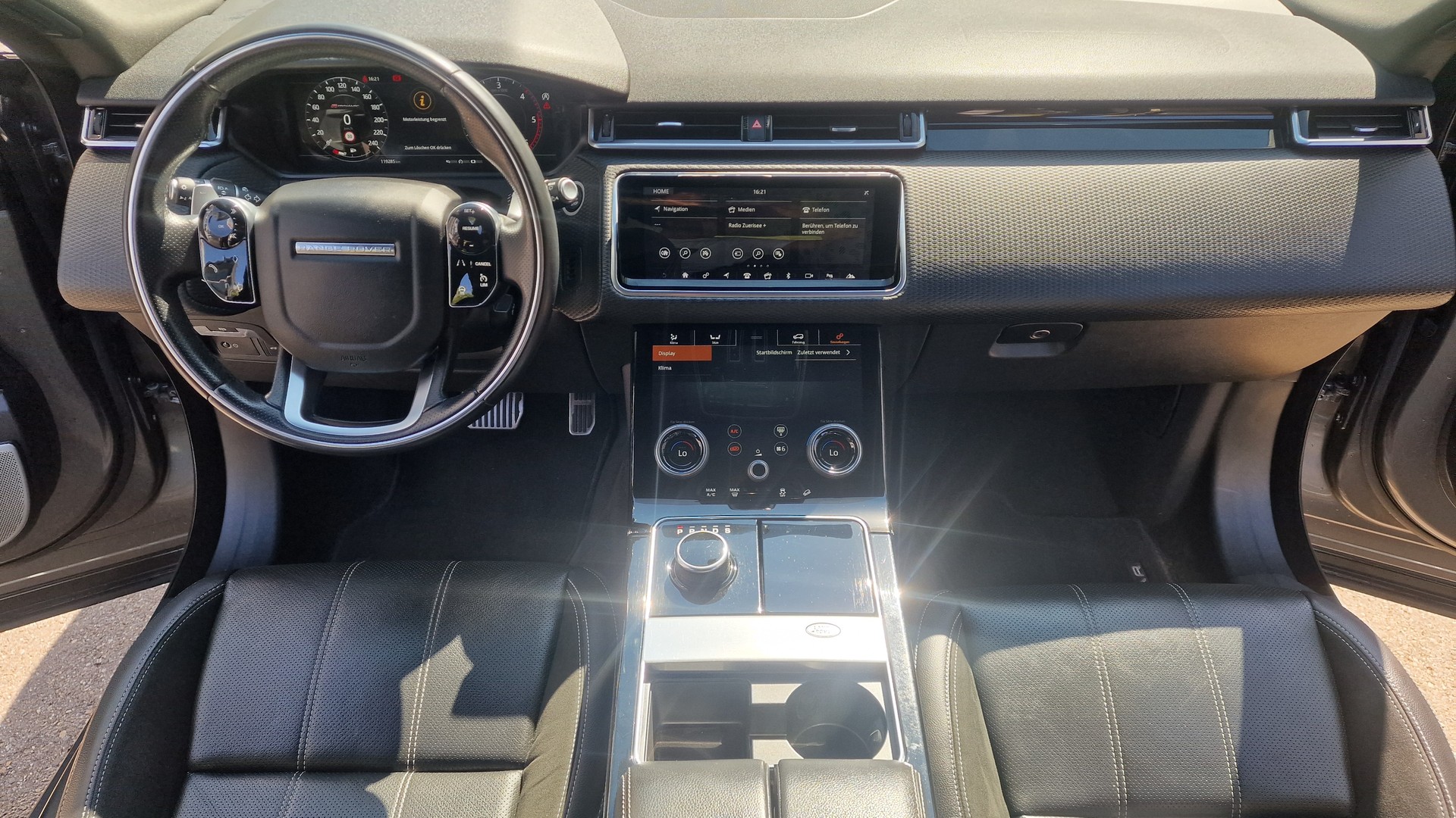 LAND ROVER RR Velar R-Dyn. D 240 SE-image-19