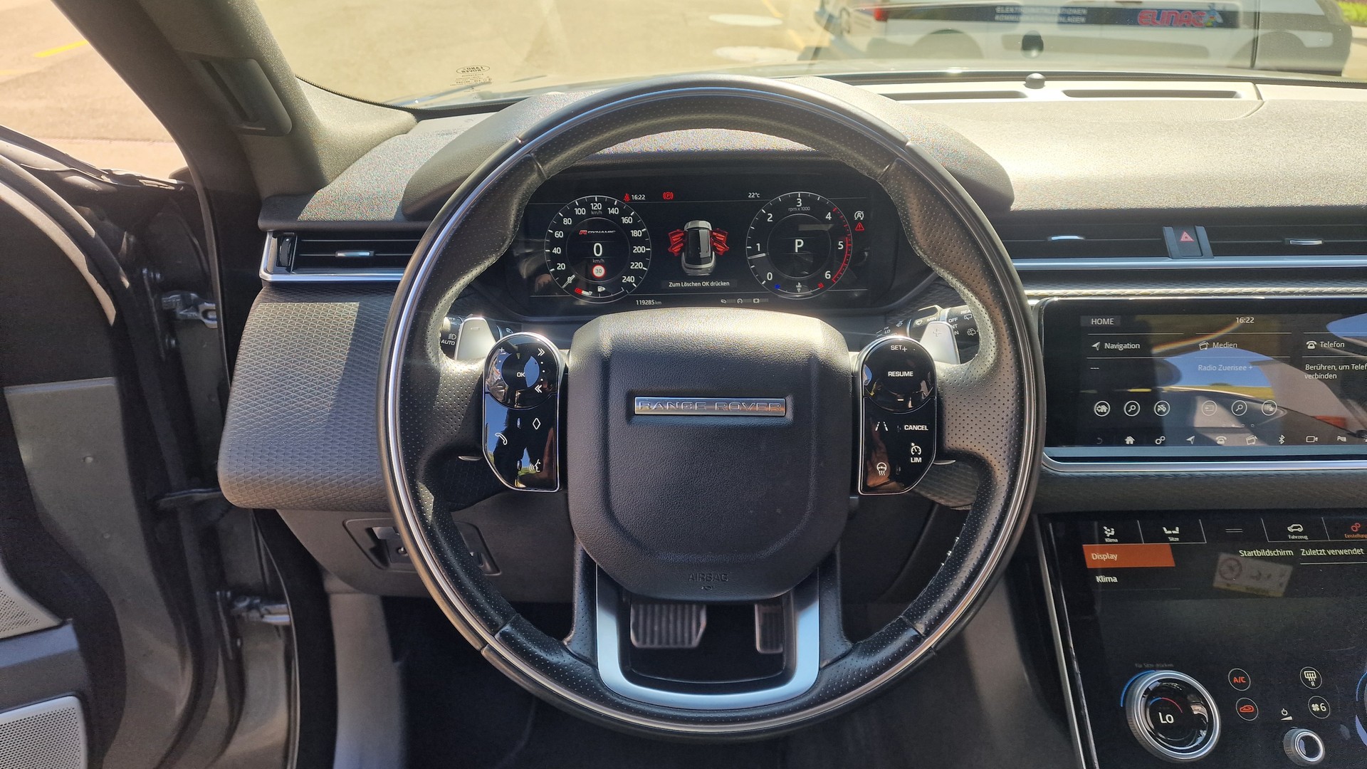LAND ROVER RR Velar R-Dyn. D 240 SE-image-21
