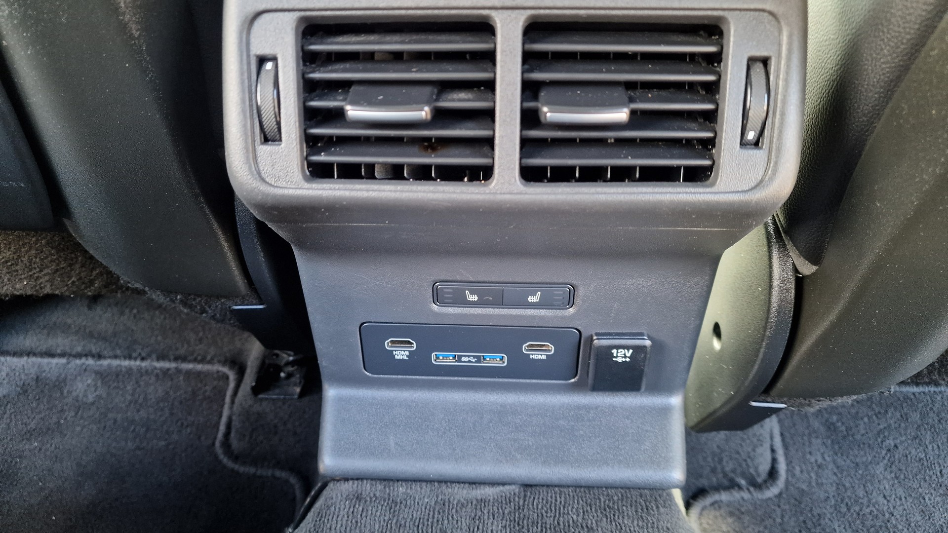 LAND ROVER RR Velar R-Dyn. D 240 SE-image-29