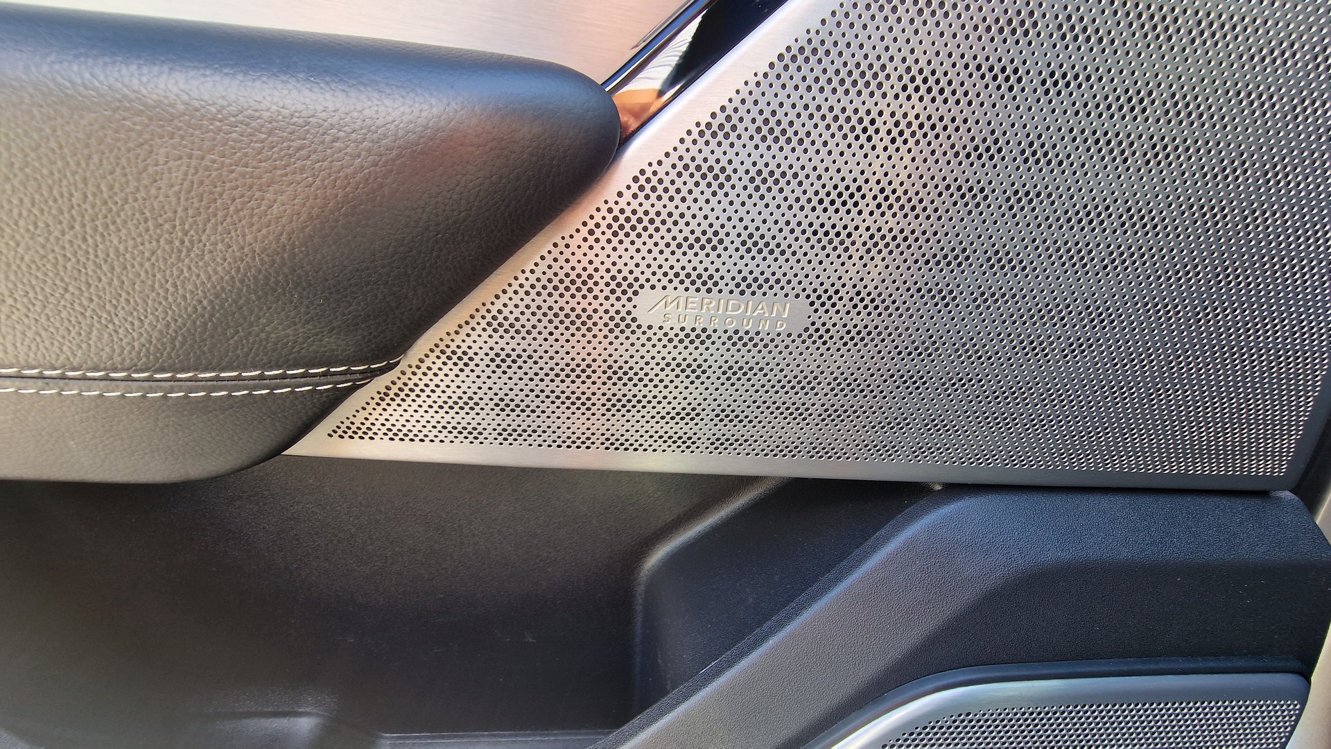LAND ROVER RR Velar R-Dyn. D 240 SE-image-13