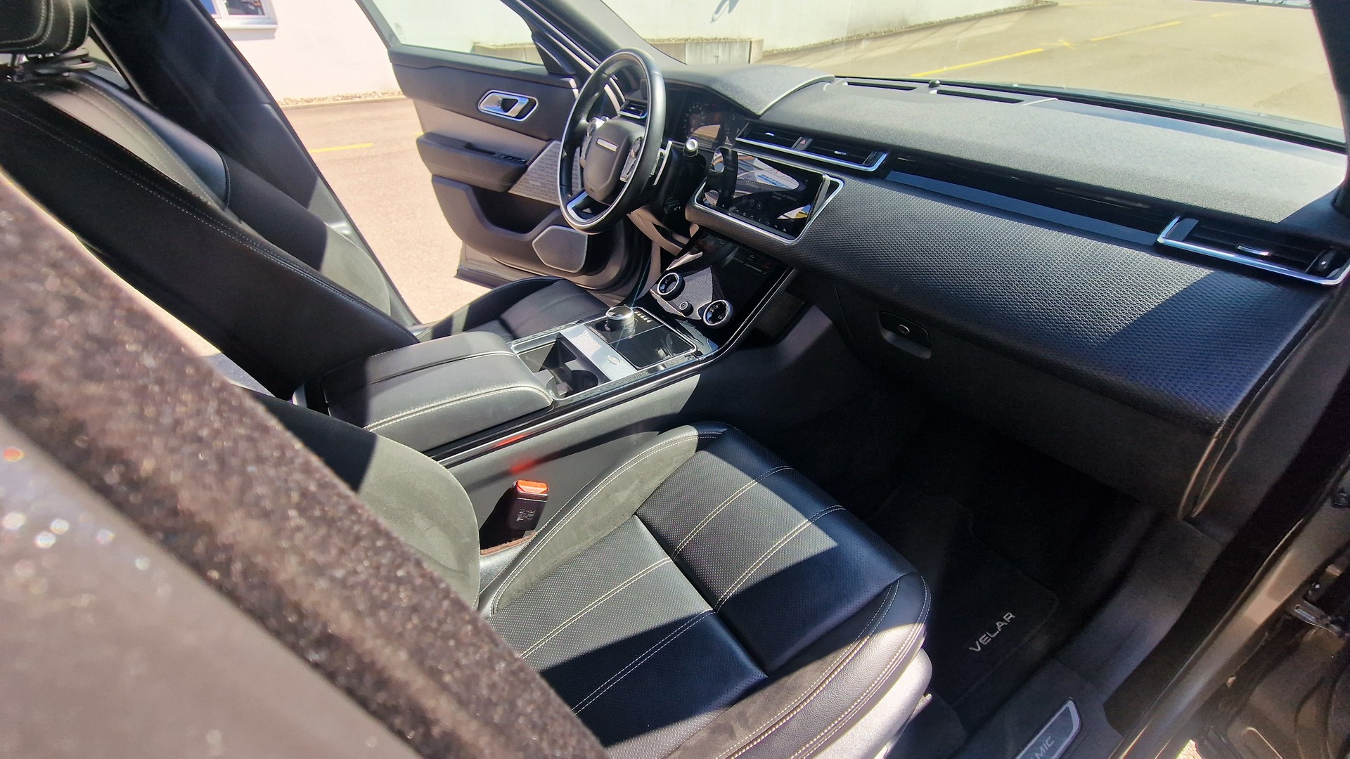 LAND ROVER RR Velar R-Dyn. D 240 SE-image-18