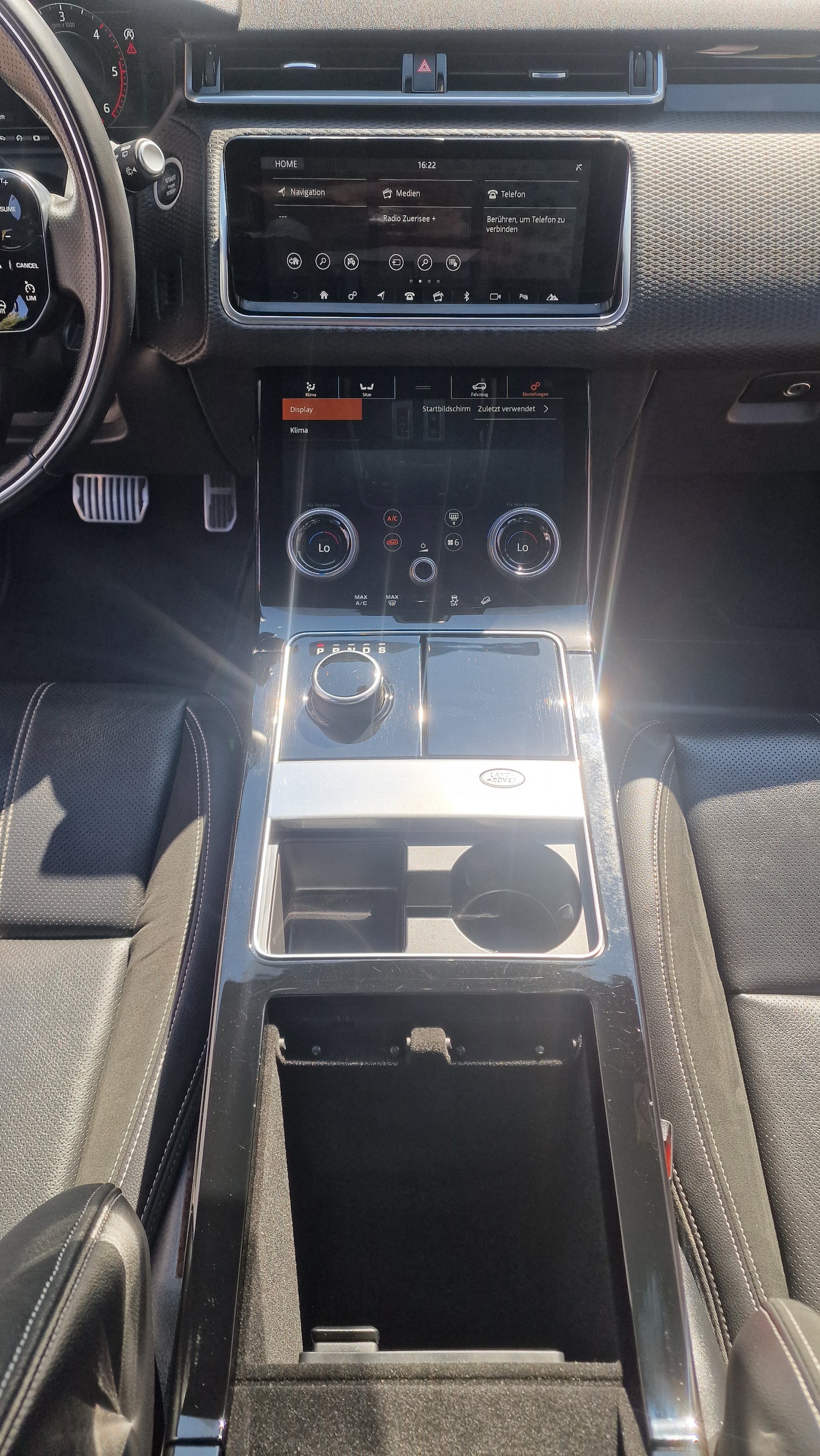 LAND ROVER RR Velar R-Dyn. D 240 SE-image-24