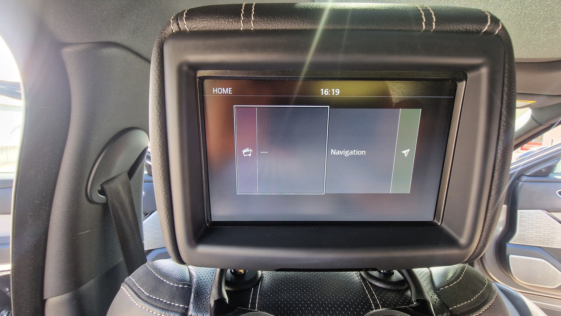 LAND ROVER RR Velar R-Dyn. D 240 SE-image-16