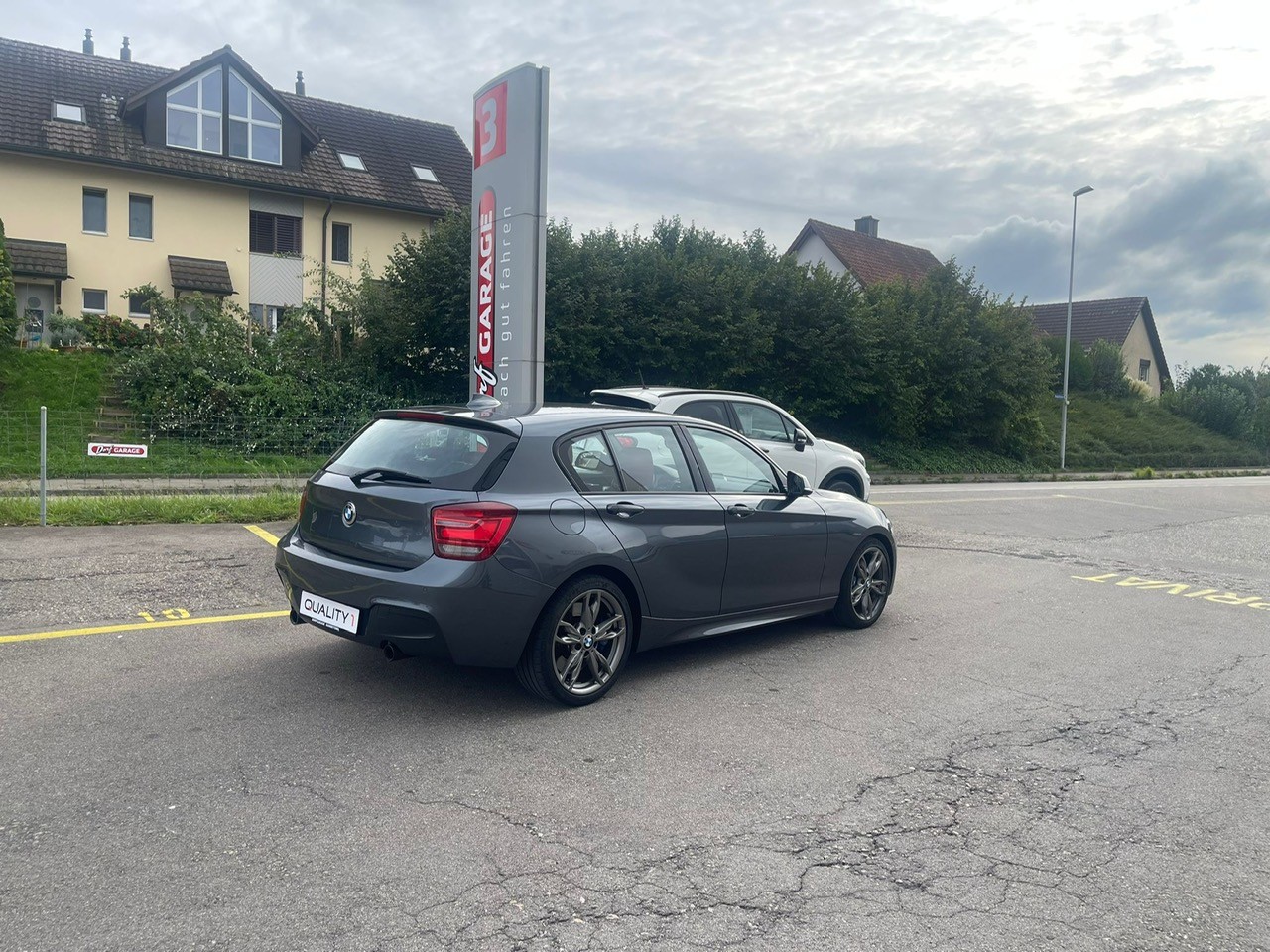 BMW M135i xDrive Steptronic-image-3