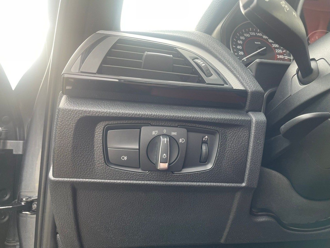 BMW M135i xDrive Steptronic-image-8