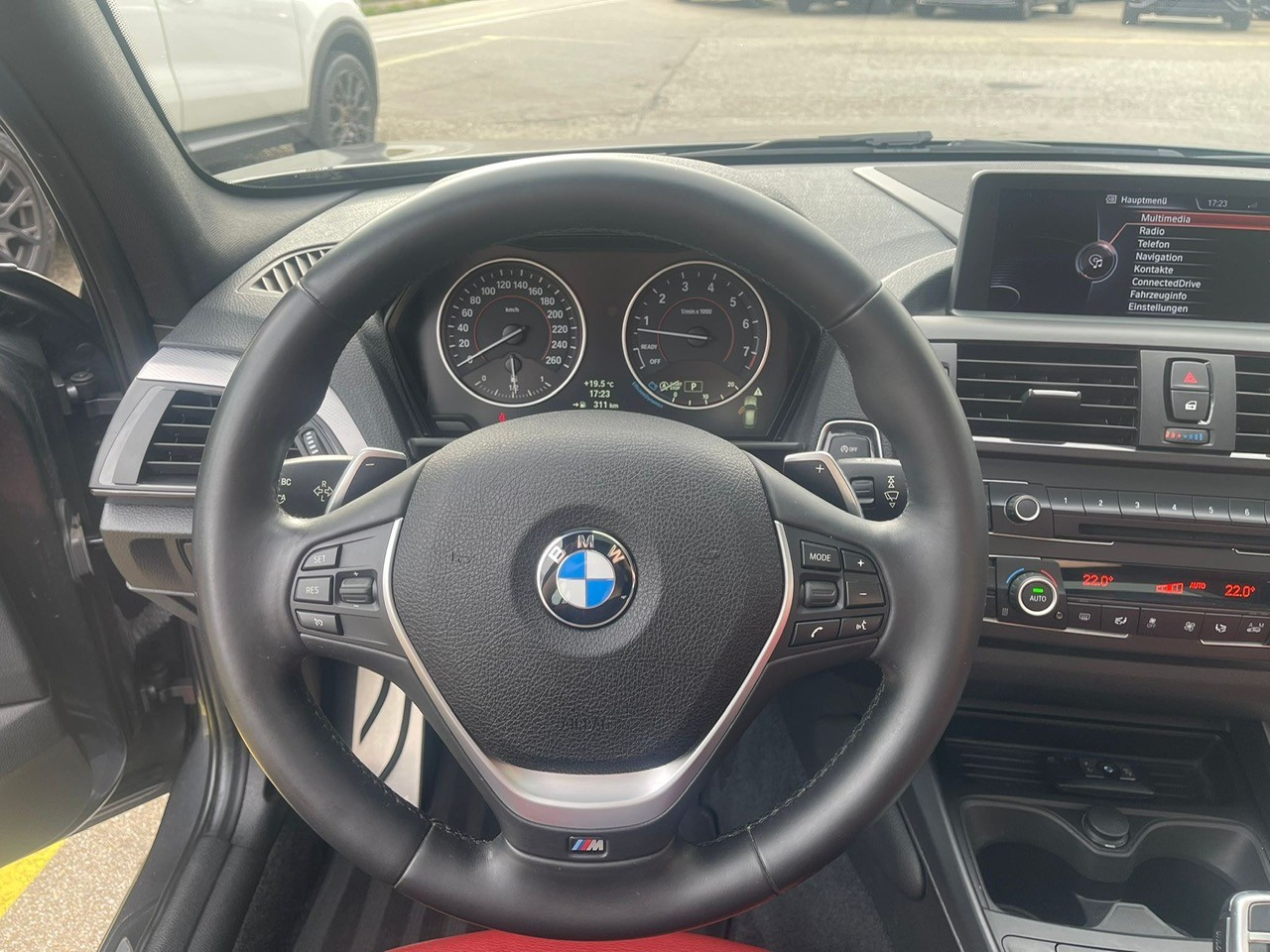 BMW M135i xDrive Steptronic-image-6