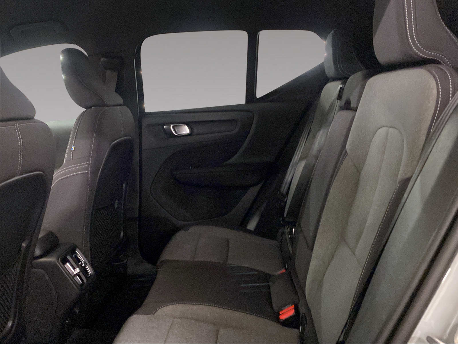 VOLVO XC40 B3 Benzin Mild Hybrid Xcite DCT-image-14