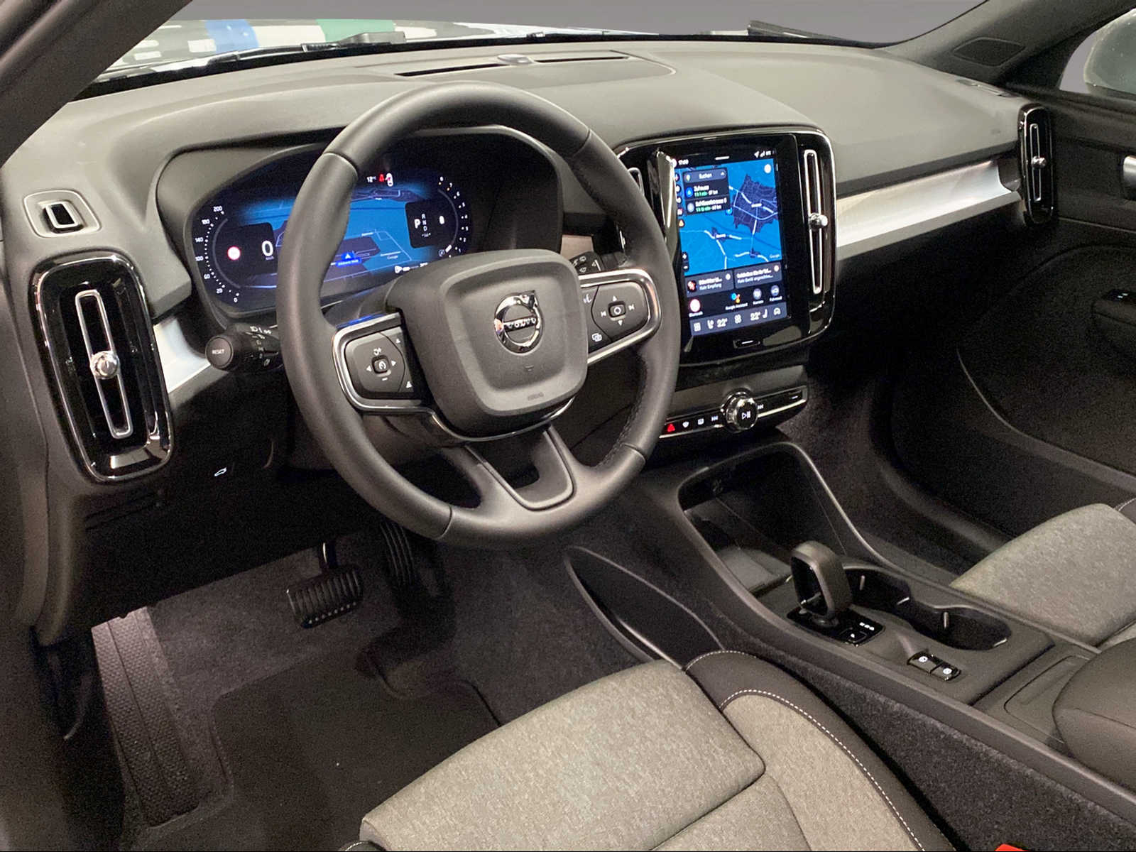 VOLVO XC40 B3 Benzin Mild Hybrid Xcite DCT-image-8