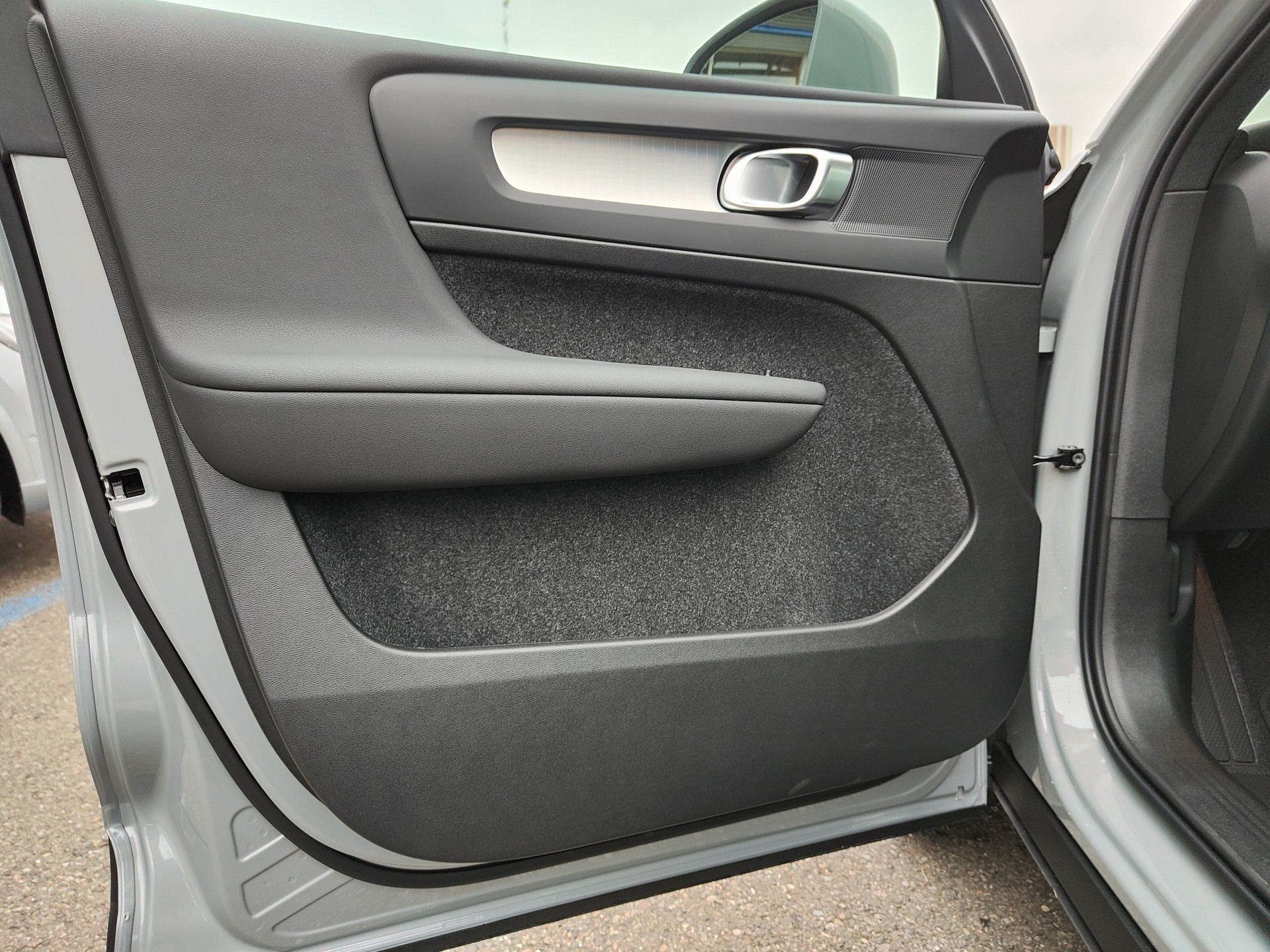 VOLVO XC40 B3 Benzin Mild Hybrid Xcite DCT-image-6