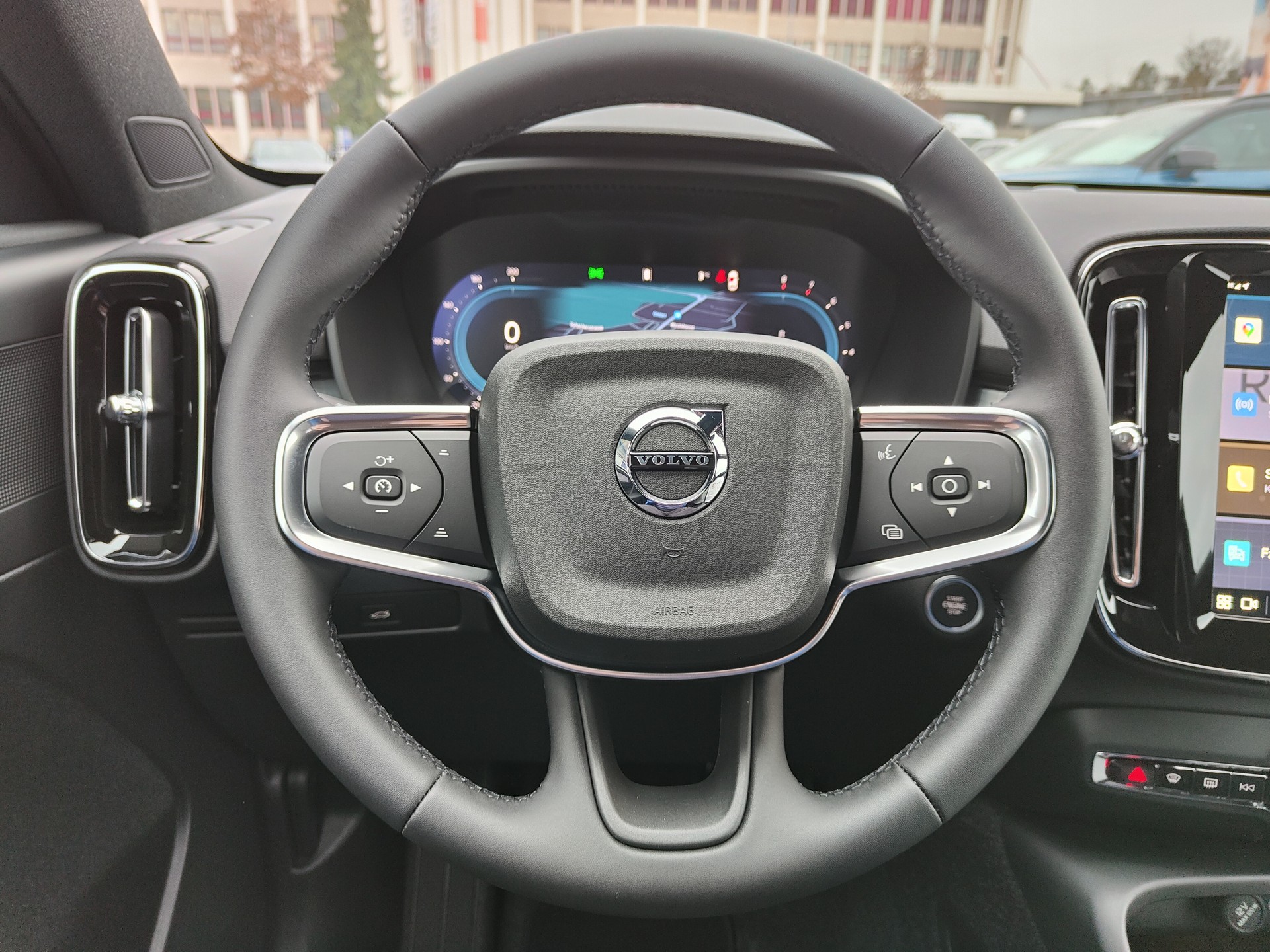 VOLVO XC40 B3 Benzin Mild Hybrid Xcite DCT-image-9