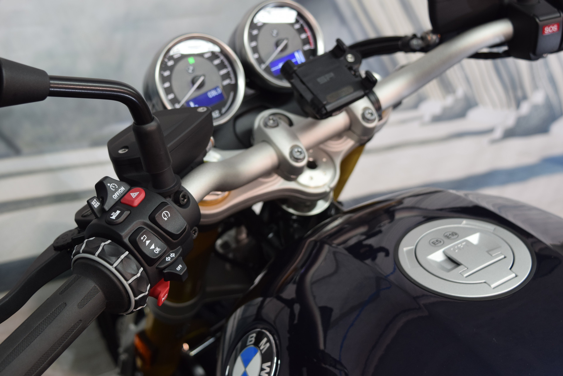 BMW R 12 nineT blau-image-6