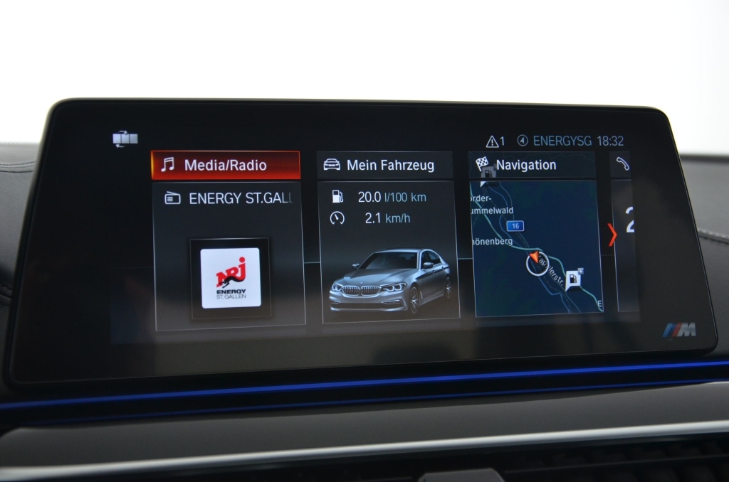 BMW M550i xDrive Steptronic-image-17
