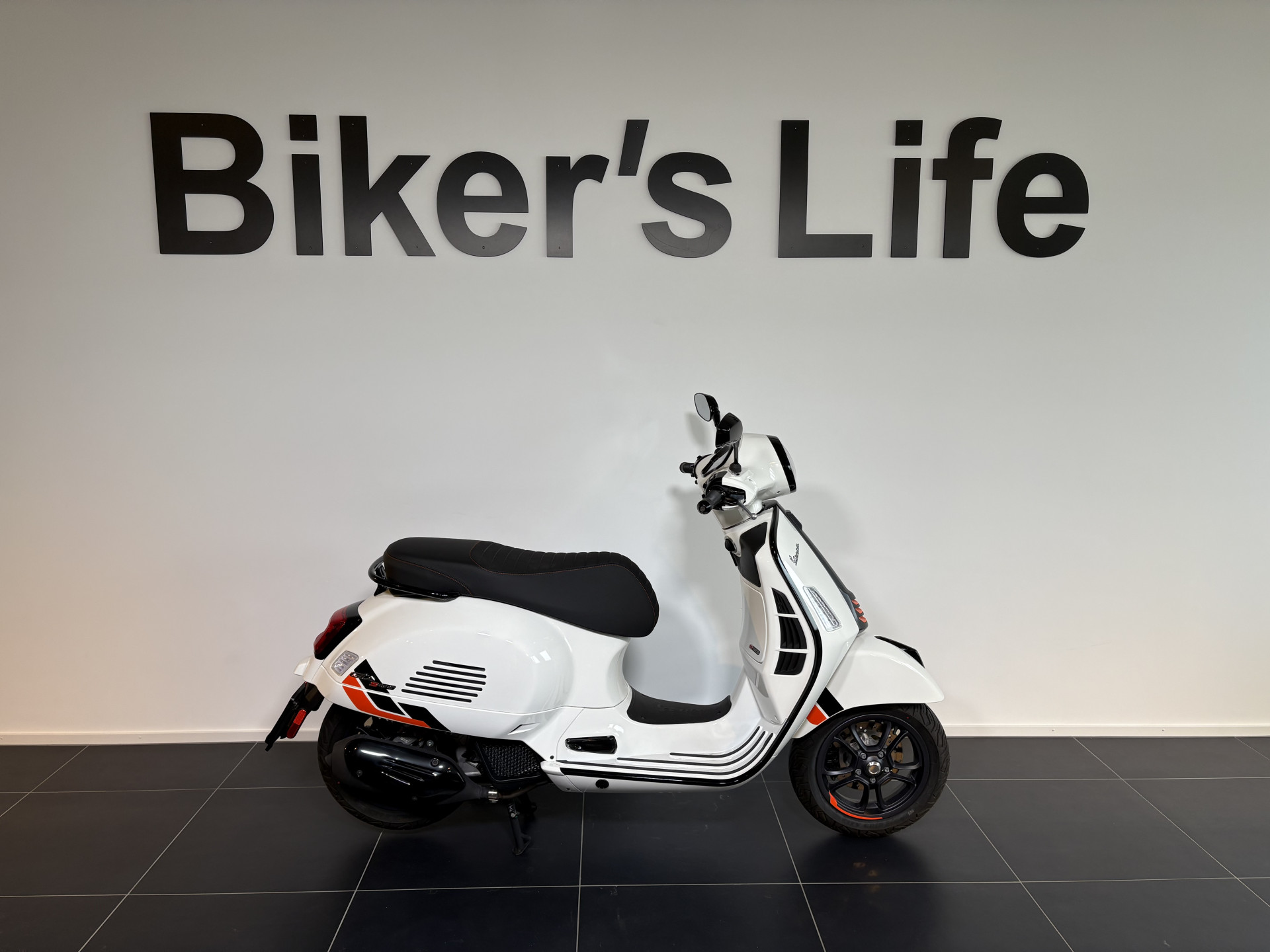 PIAGGIO Vespa GTS 125 Super Sport-image-0