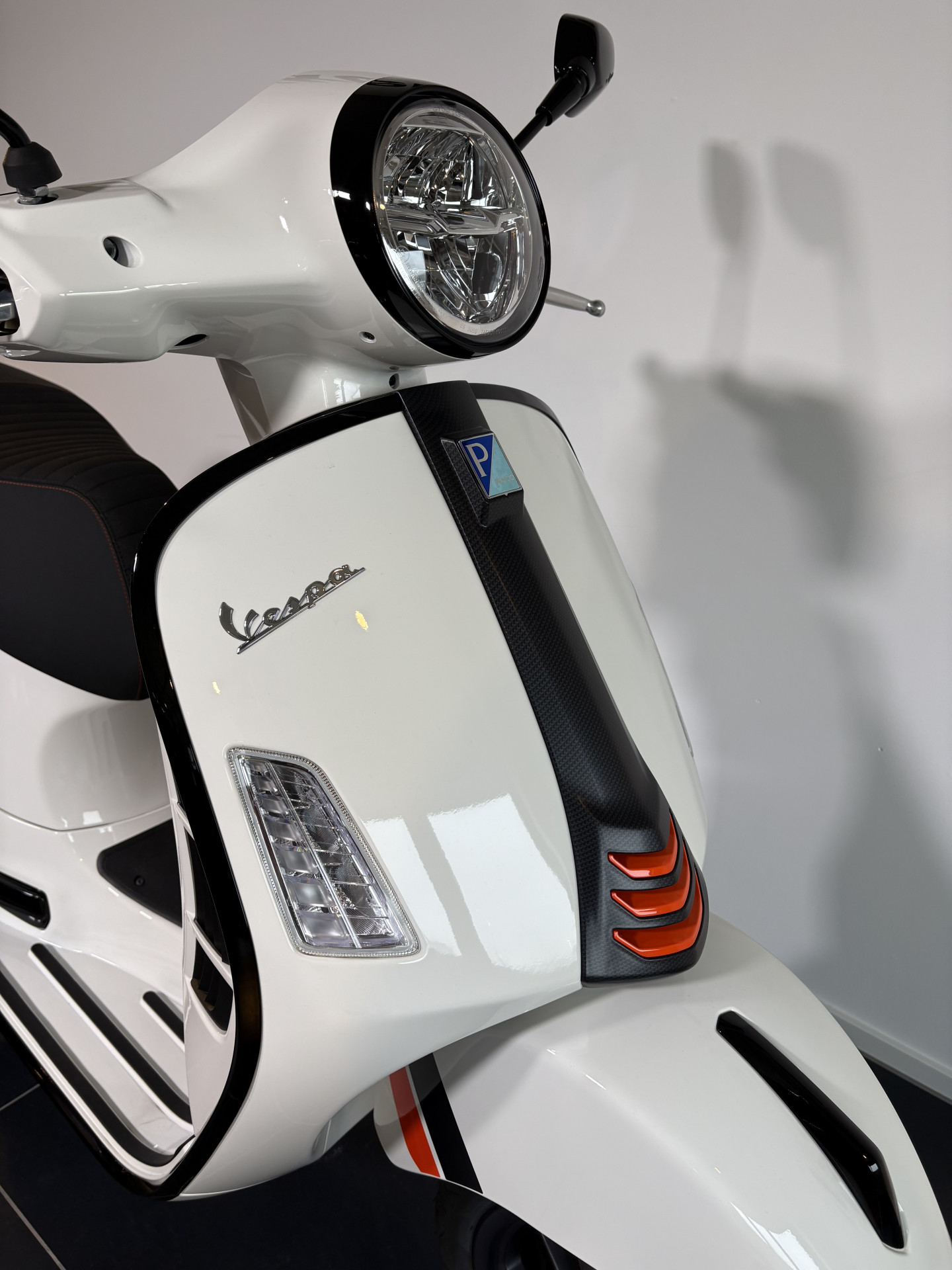 PIAGGIO Vespa GTS 125 Super Sport-image-4