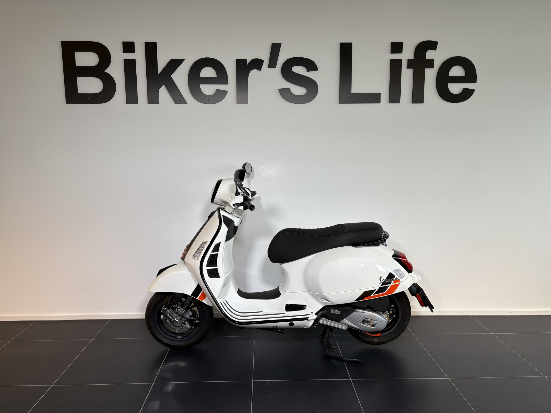 PIAGGIO Vespa GTS 125 Super Sport-image-1
