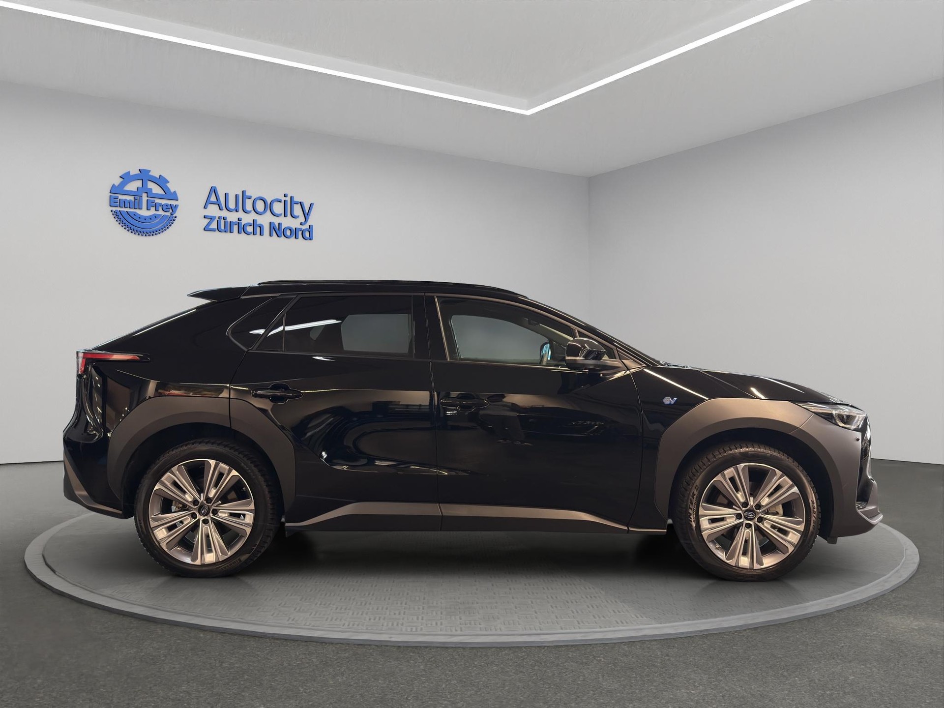 SUBARU Solterra eV Luxury AWD-image-4