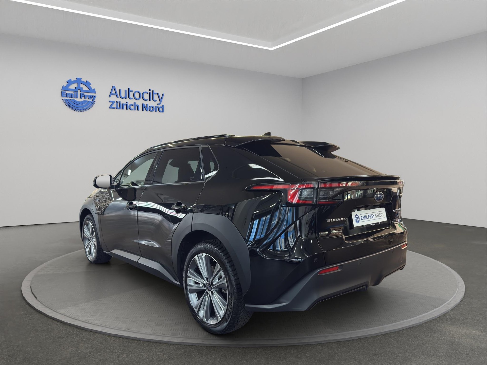 SUBARU Solterra eV Luxury AWD-showroom-element-1