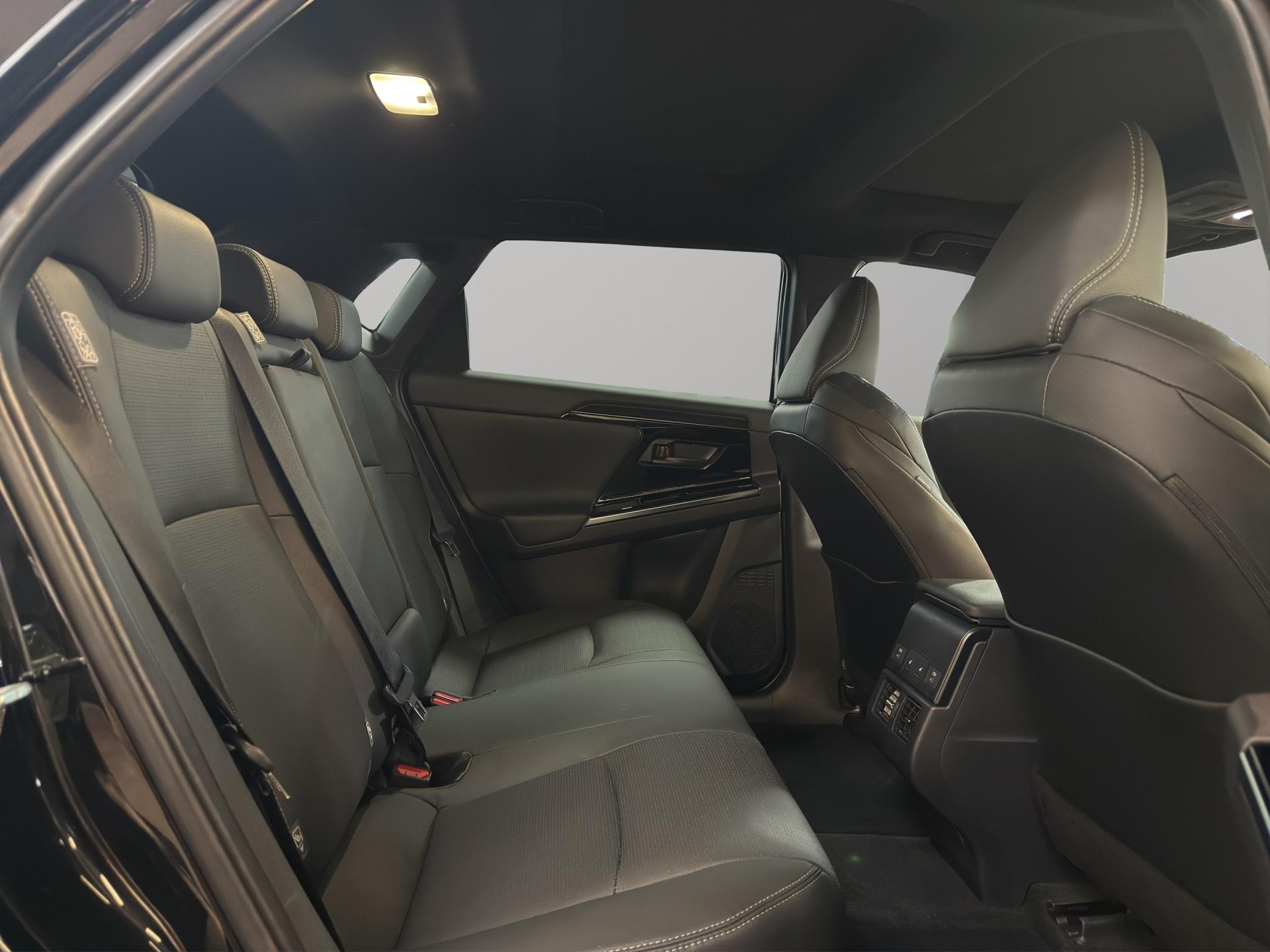 SUBARU Solterra eV Luxury AWD-image-13