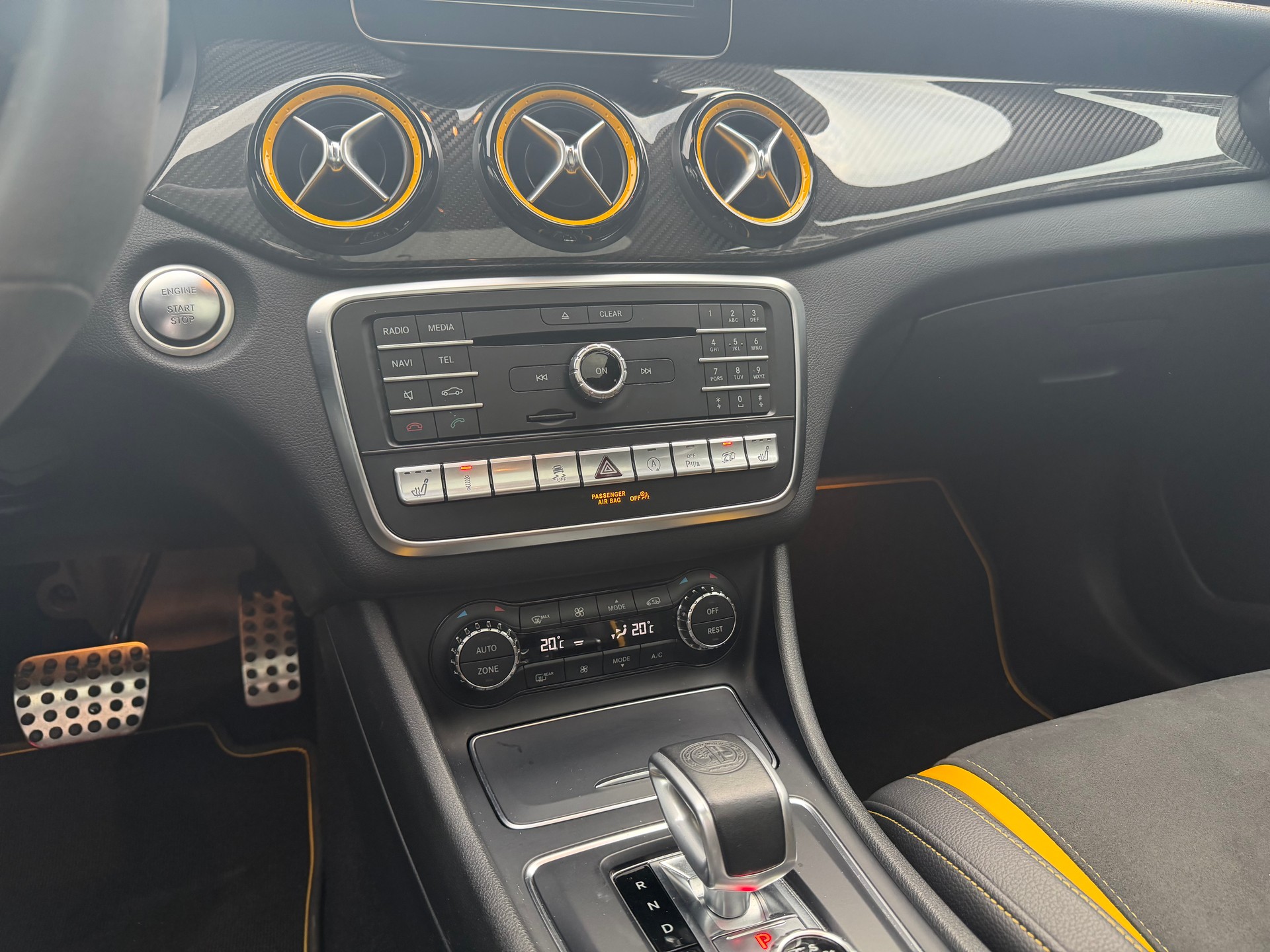 MERCEDES-BENZ A 45 AMG Yellow Night Edition 4Matic 7G-DCT-image-11