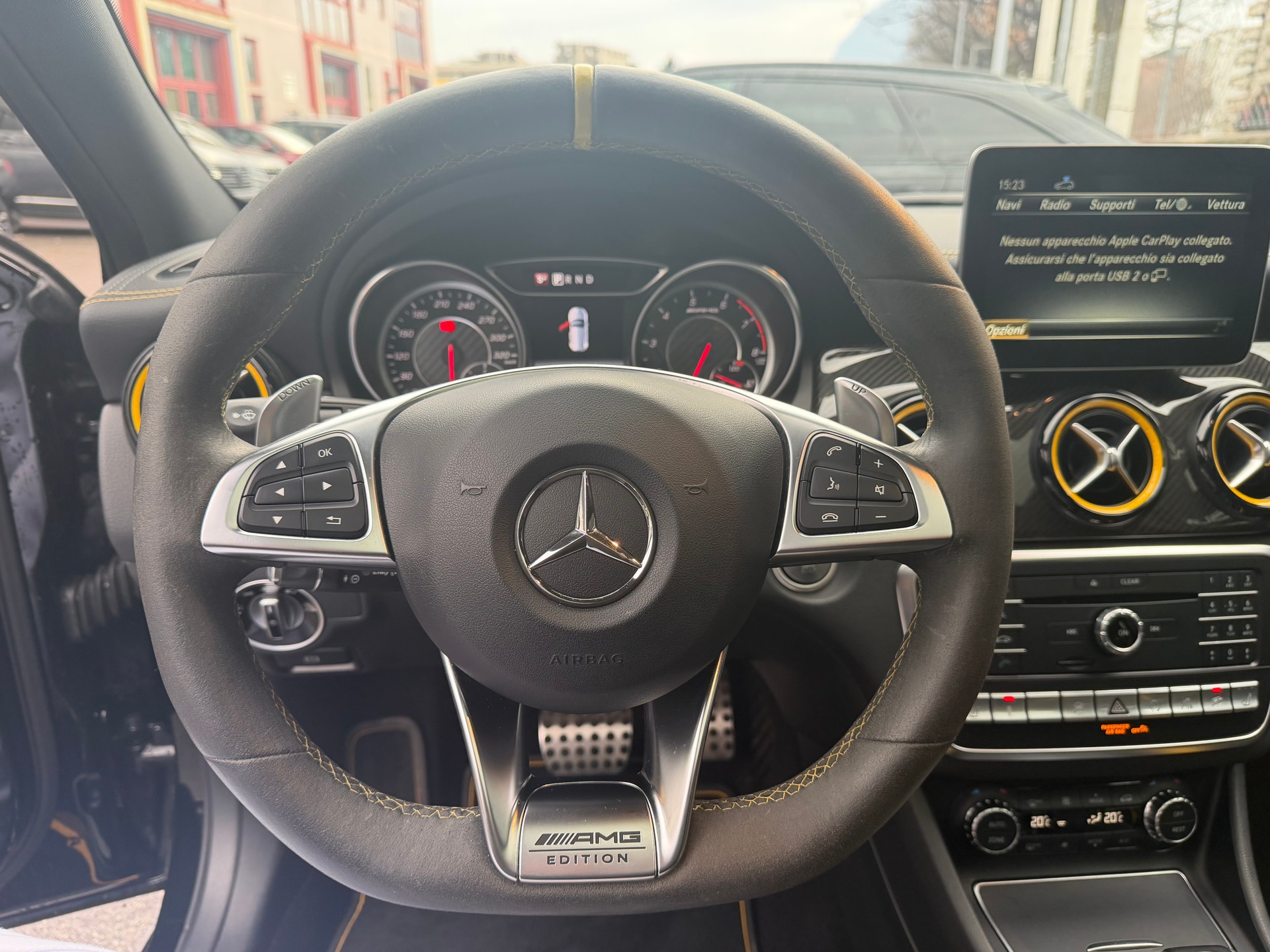 MERCEDES-BENZ A 45 AMG Yellow Night Edition 4Matic 7G-DCT-image-10
