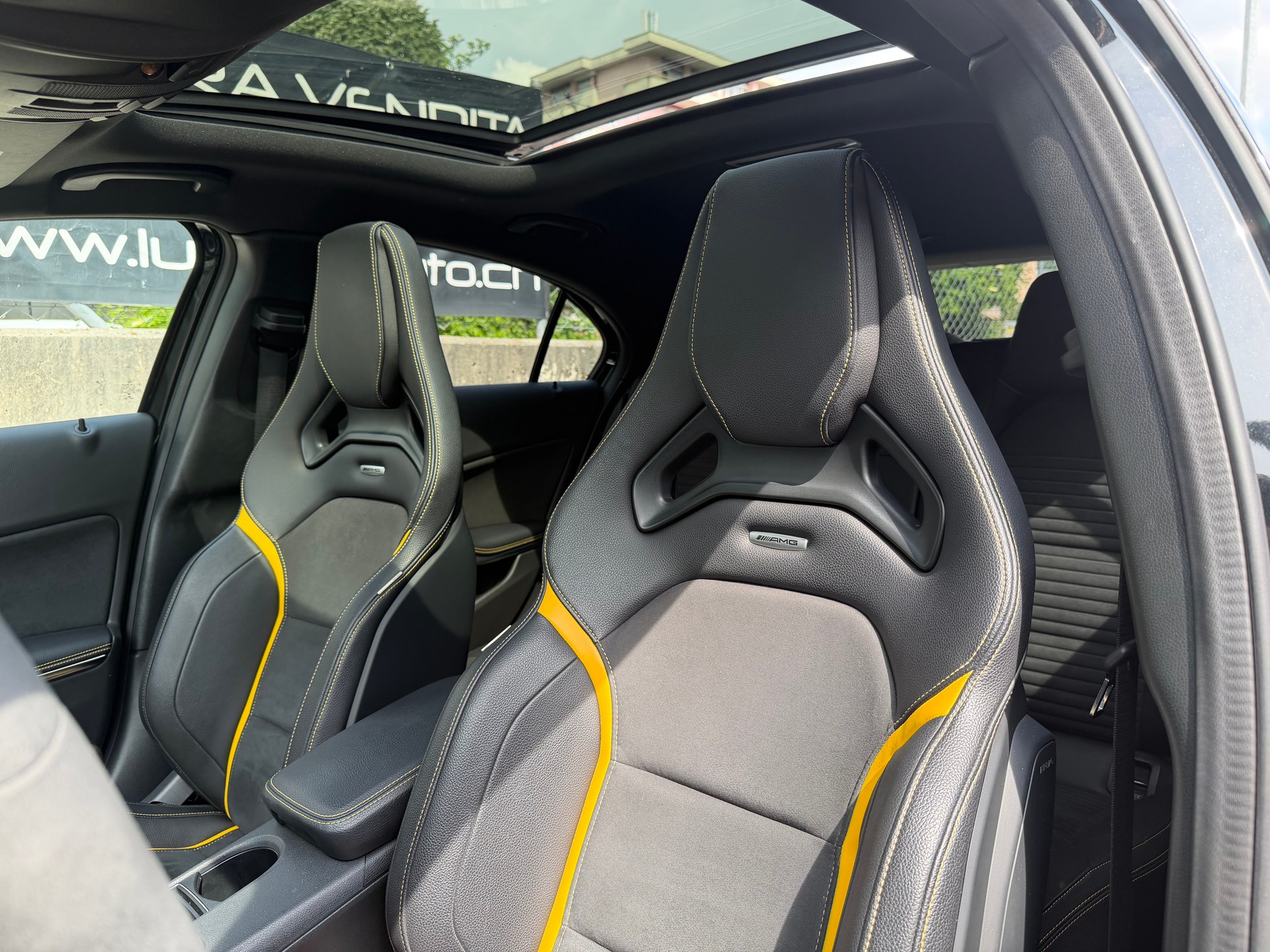 MERCEDES-BENZ A 45 AMG Yellow Night Edition 4Matic 7G-DCT-image-7