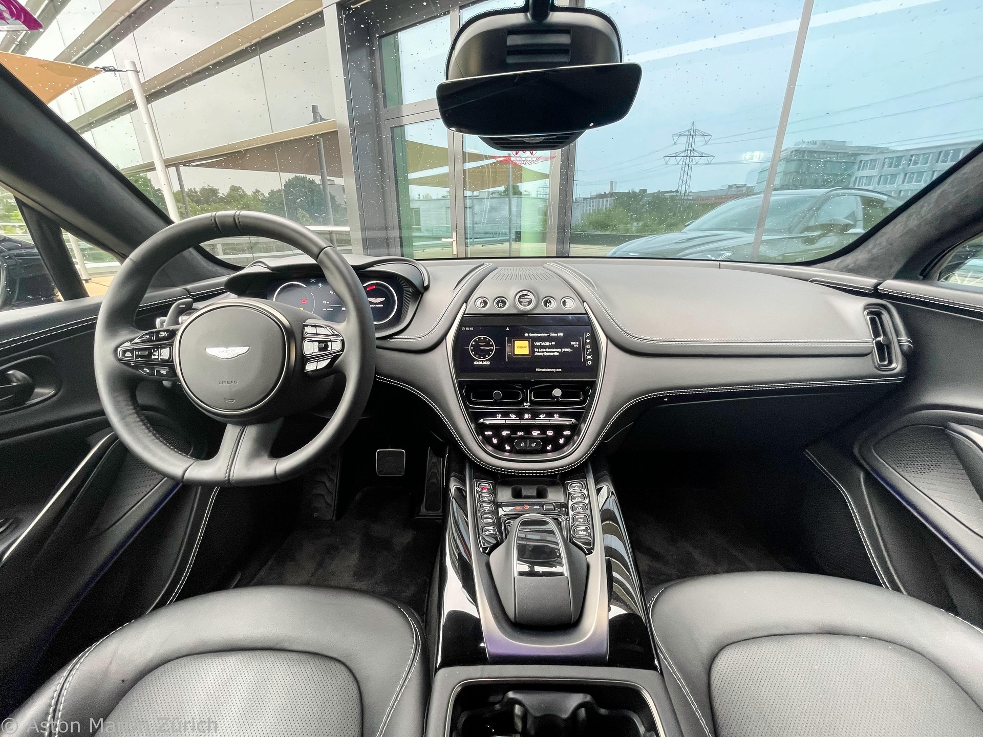 ASTON MARTIN DBX 4.0 V8 Bi-Turbo-image-14