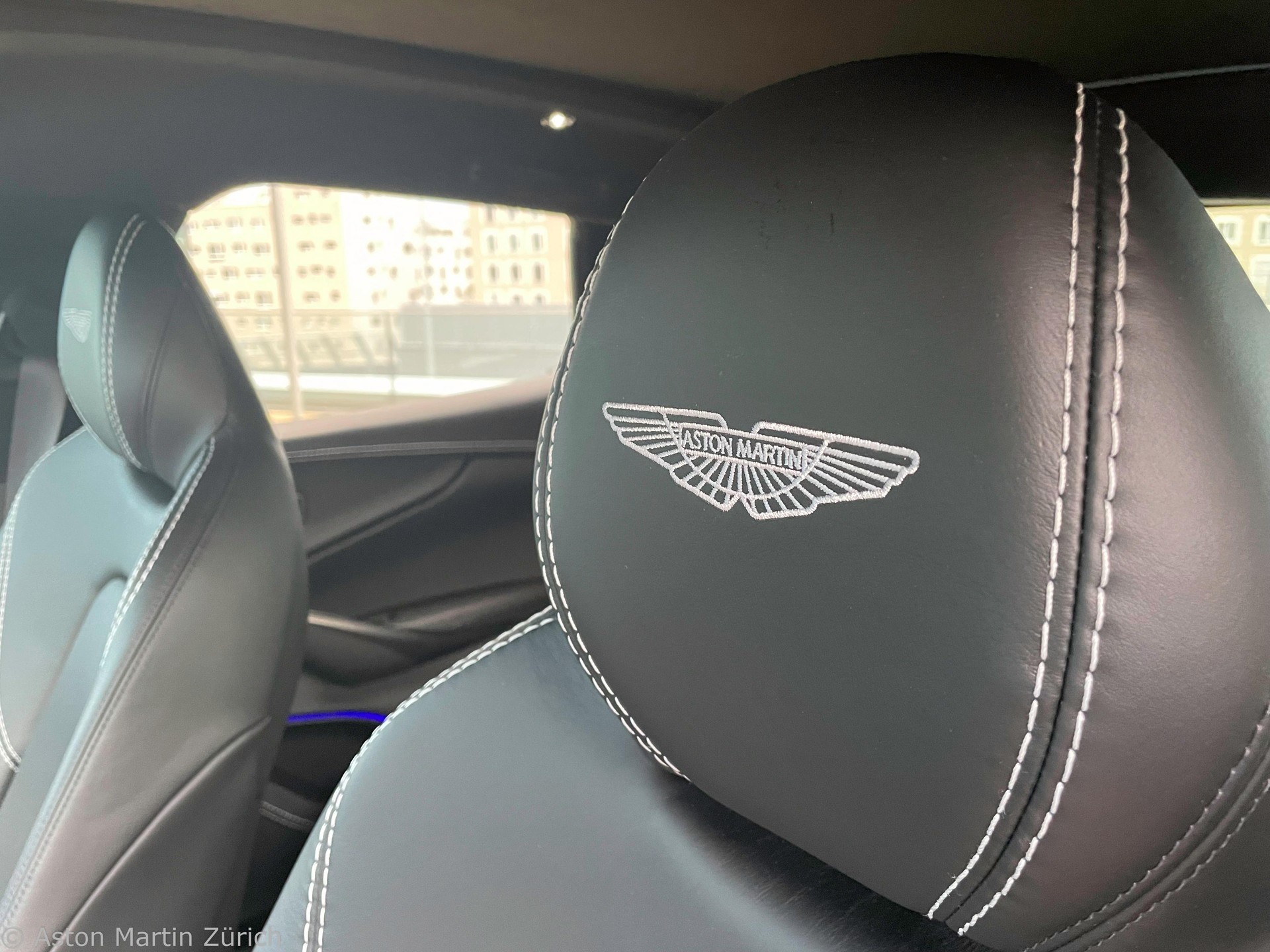 ASTON MARTIN DBX 4.0 V8 Bi-Turbo-image-12