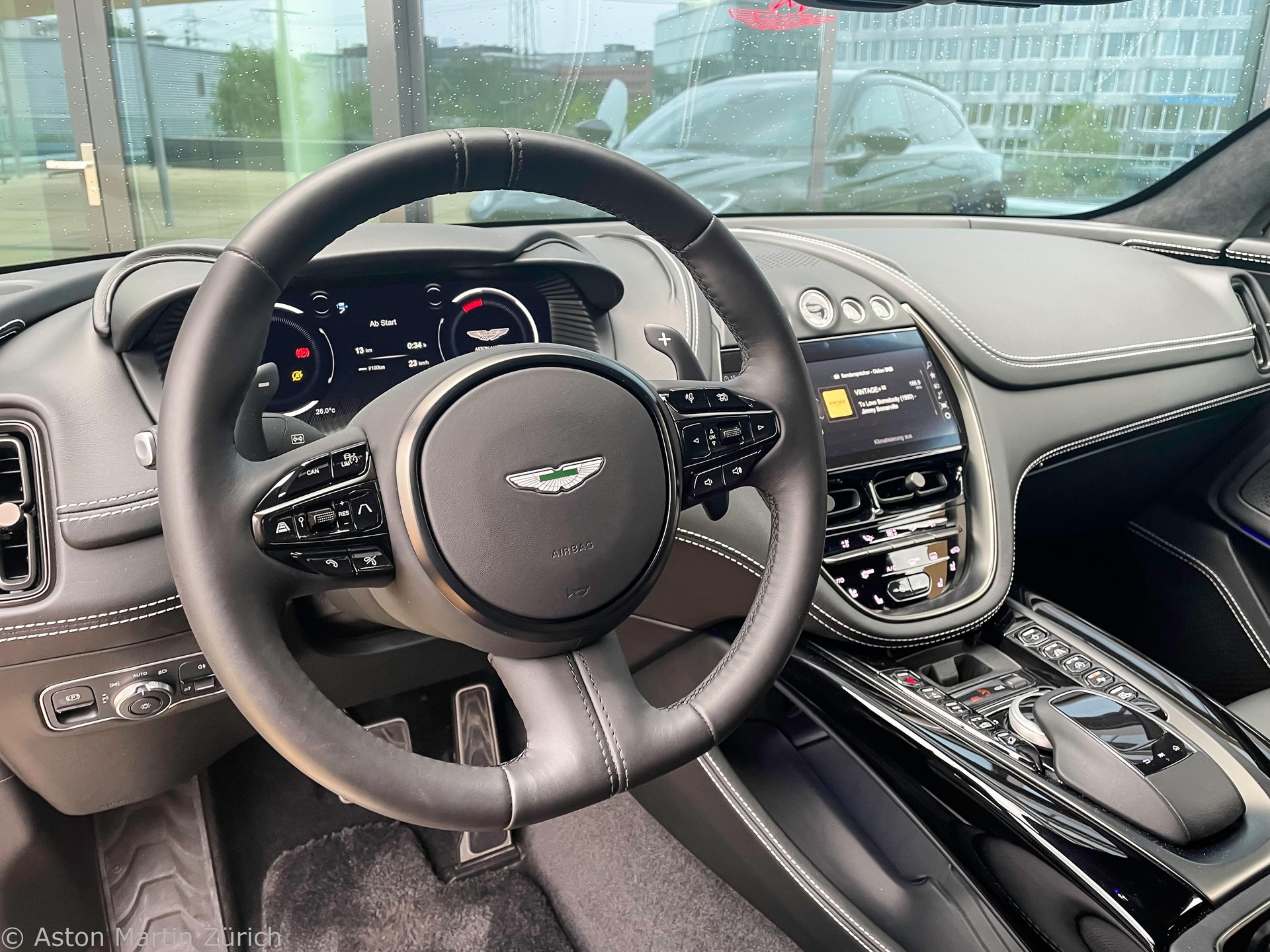 ASTON MARTIN DBX 4.0 V8 Bi-Turbo-image-15