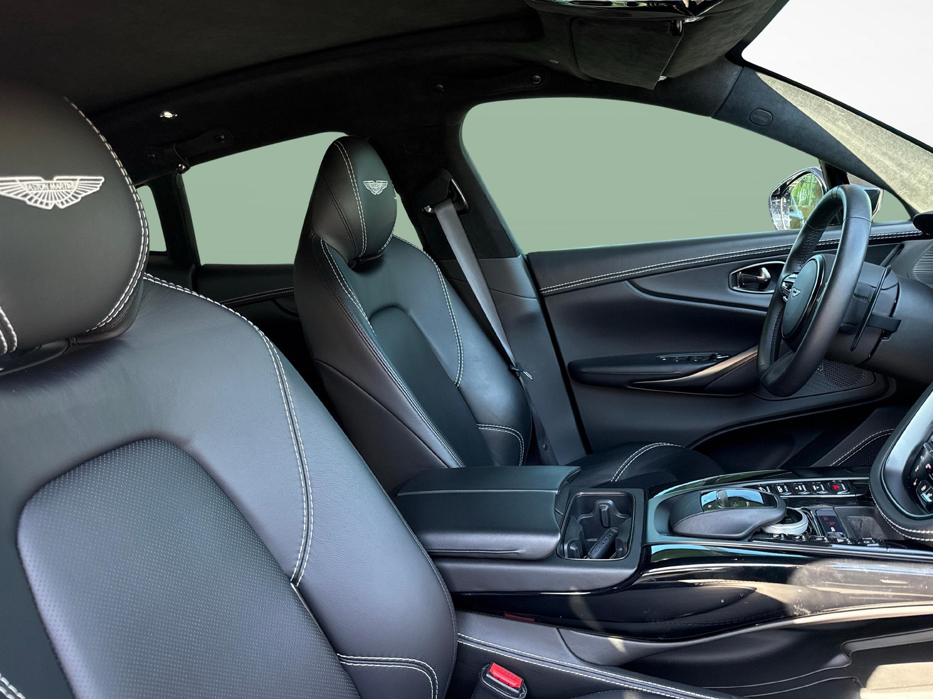 ASTON MARTIN DBX 4.0 V8 Bi-Turbo-image-9