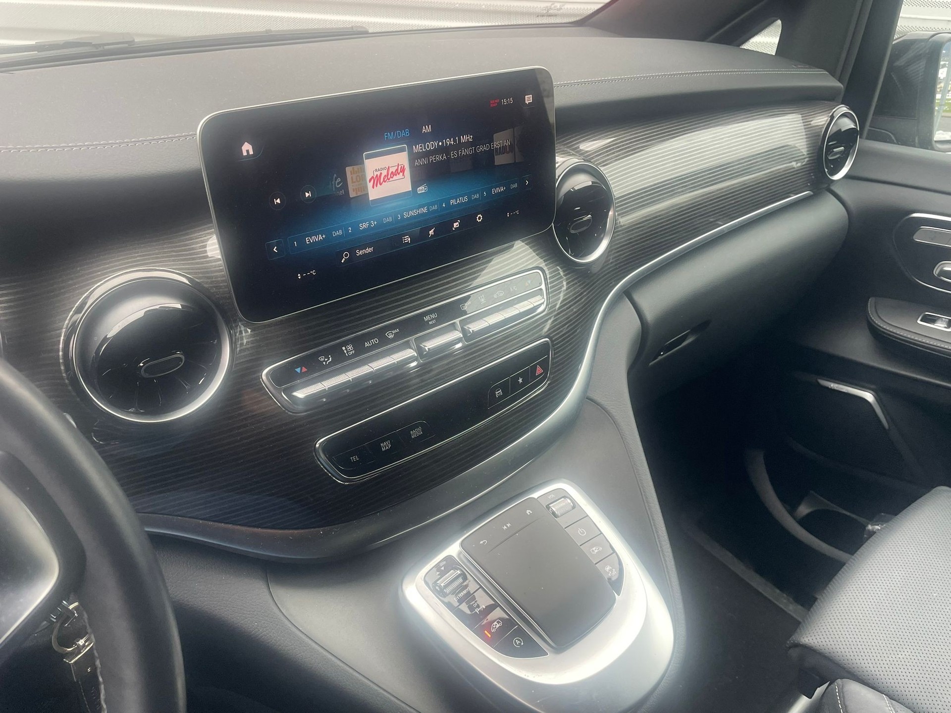 MERCEDES-BENZ V 300 d Avantgarde kompakt 4Matic 9G-Tronic-image-9