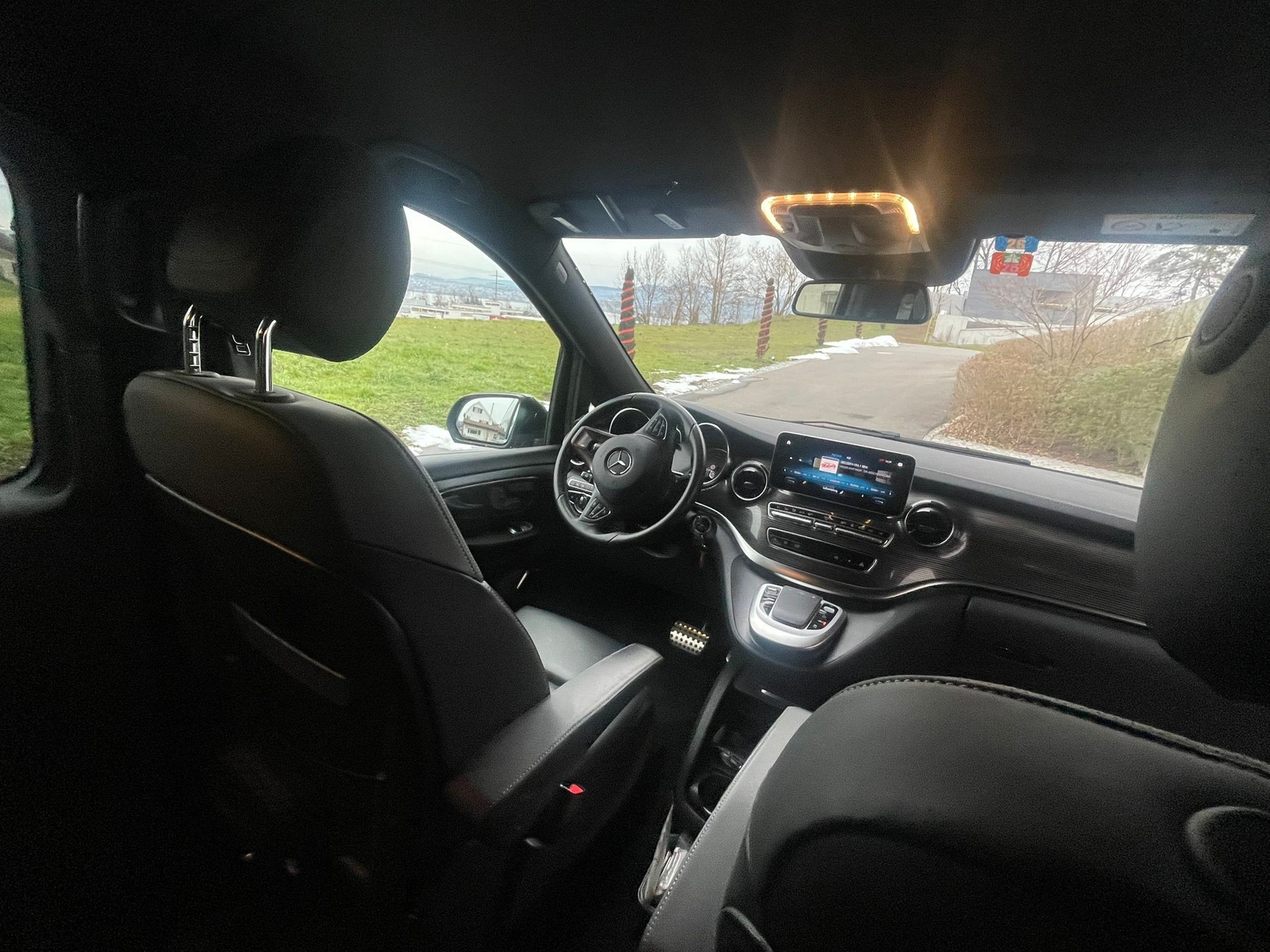MERCEDES-BENZ V 300 d Avantgarde kompakt 4Matic 9G-Tronic-image-4