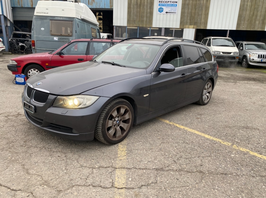 BMW 325xi Touring-image-1