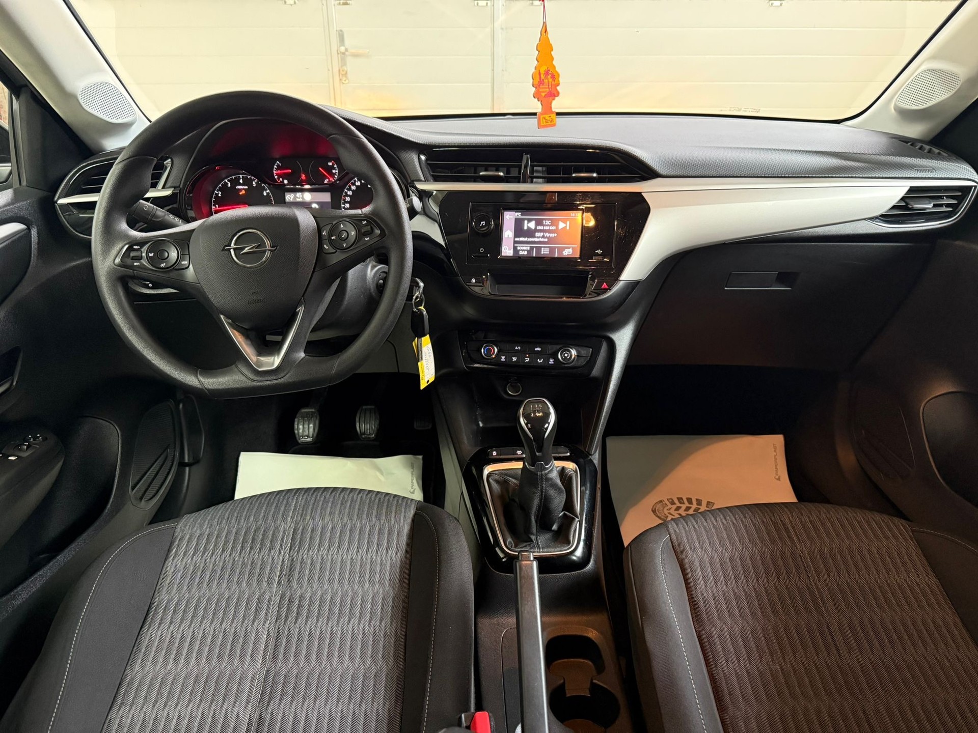 OPEL Corsa 1.2 TP Edition-image-7