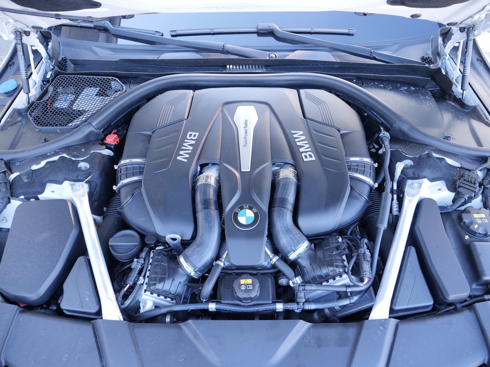 BMW 750i xDrive M-Sportpaket Steptronic-image-22