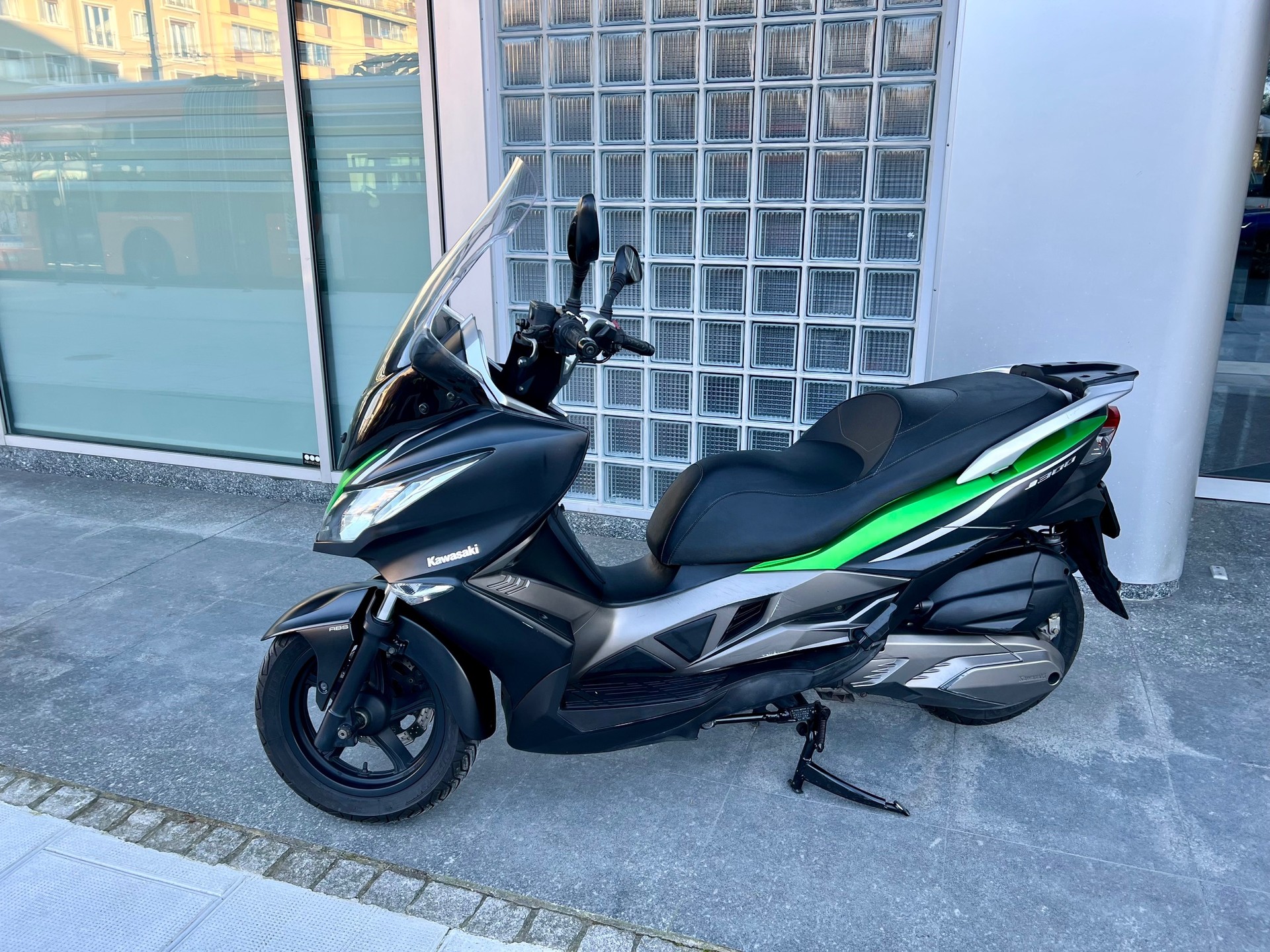 KAWASAKI J 300 SE ABS-image-1