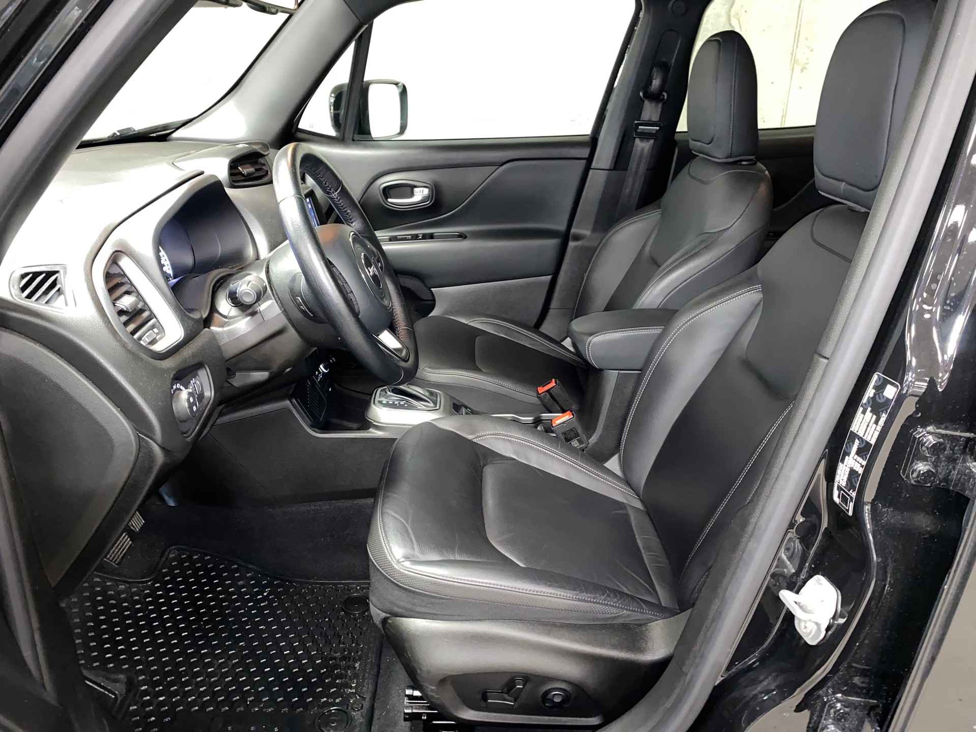 JEEP RENEGADE 1.3 Turbo S-showroom-element-1
