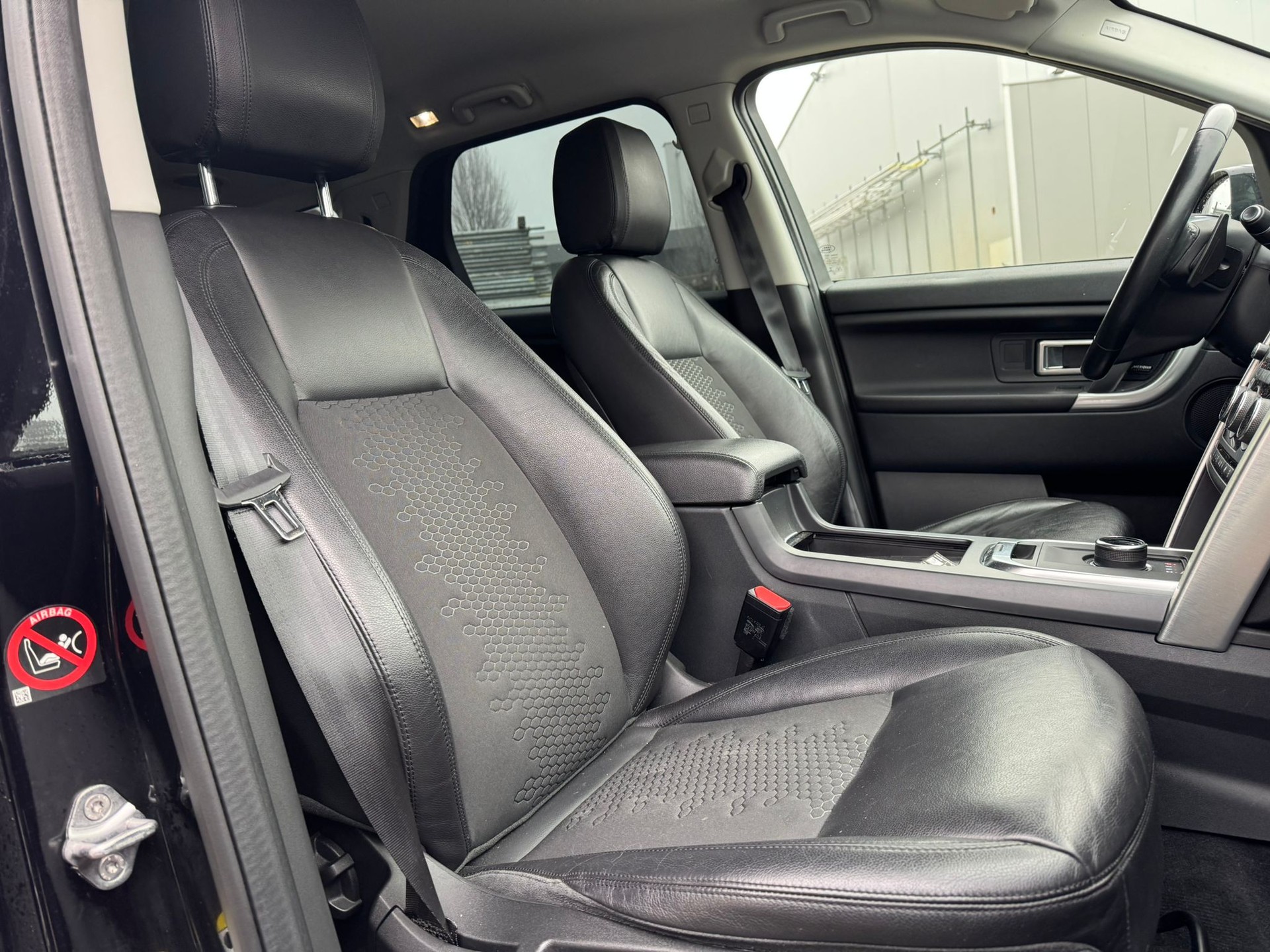 LAND ROVER Discovery 2.0 TD Sport Automatic-image-9