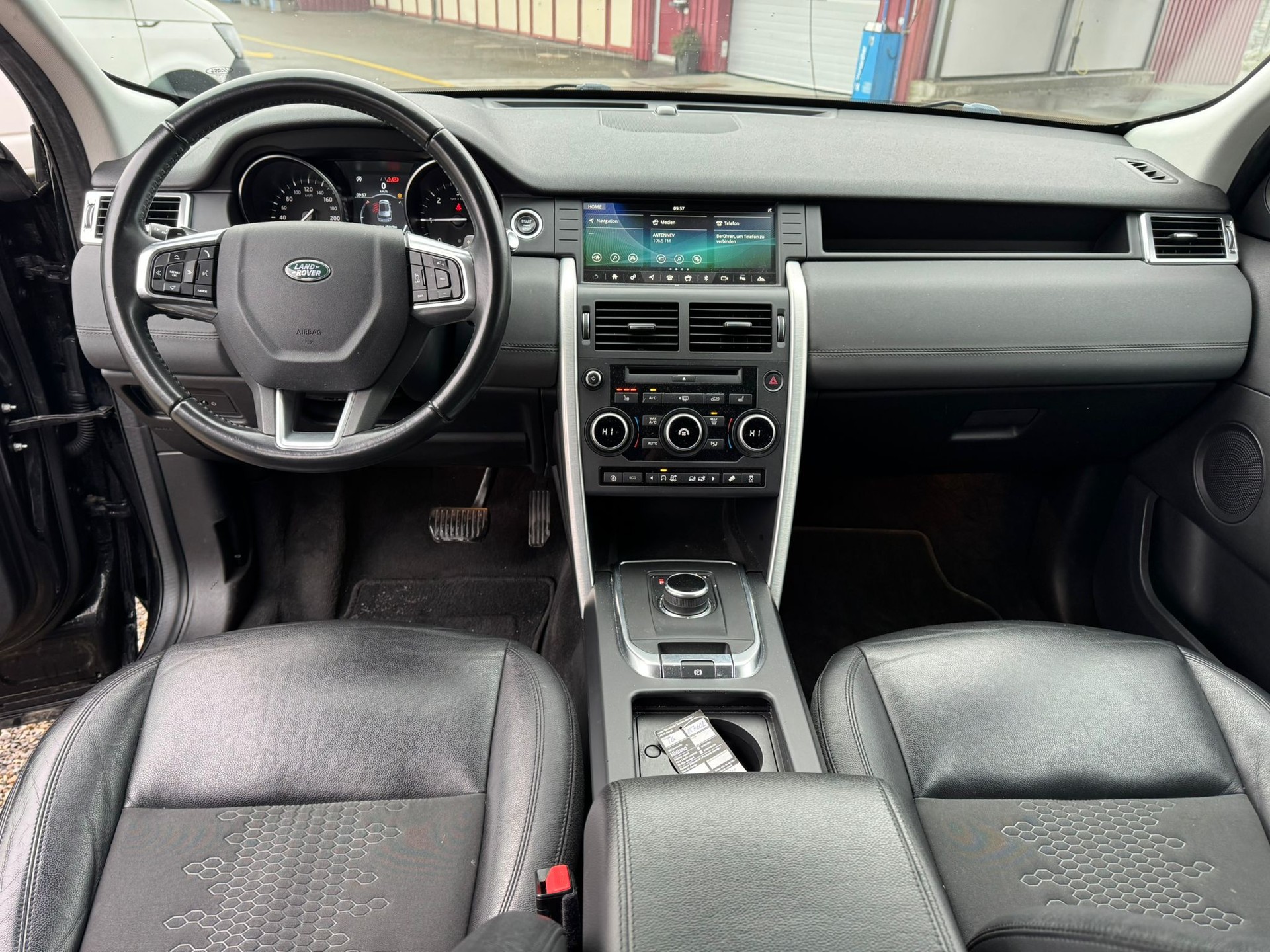 LAND ROVER Discovery 2.0 TD Sport Automatic-image-10