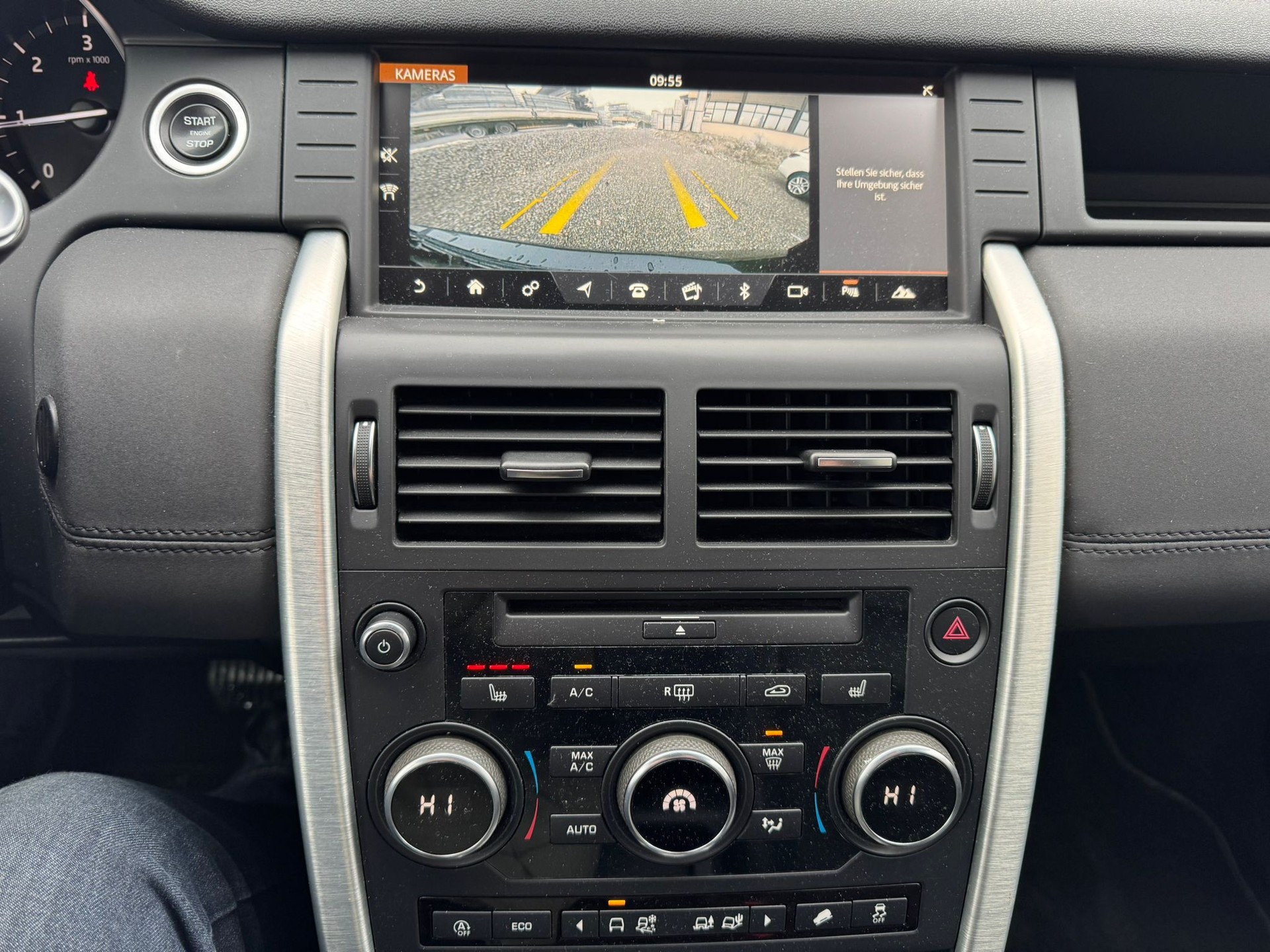 LAND ROVER Discovery 2.0 TD Sport Automatic-image-13