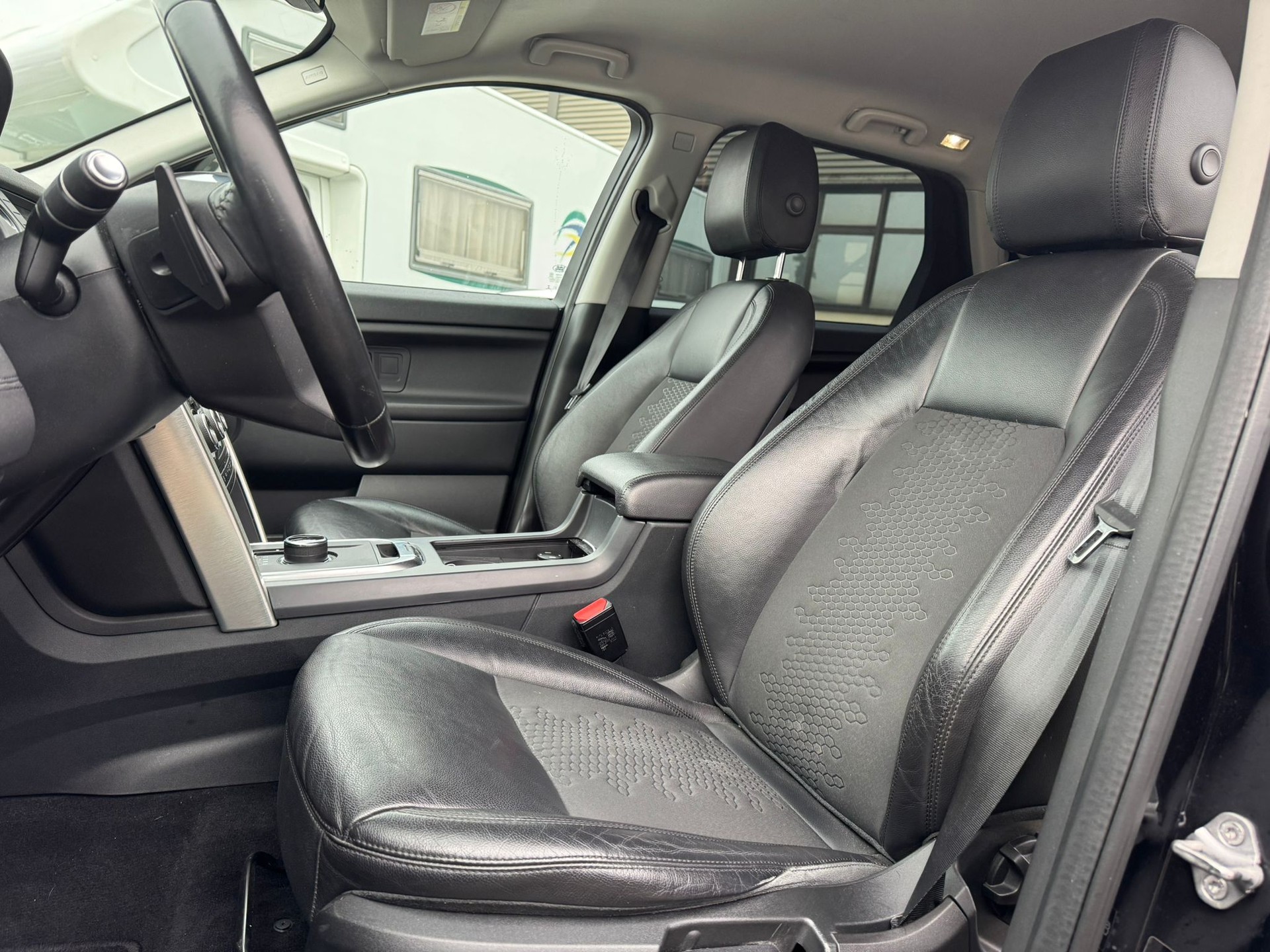 LAND ROVER Discovery 2.0 TD Sport Automatic-image-14