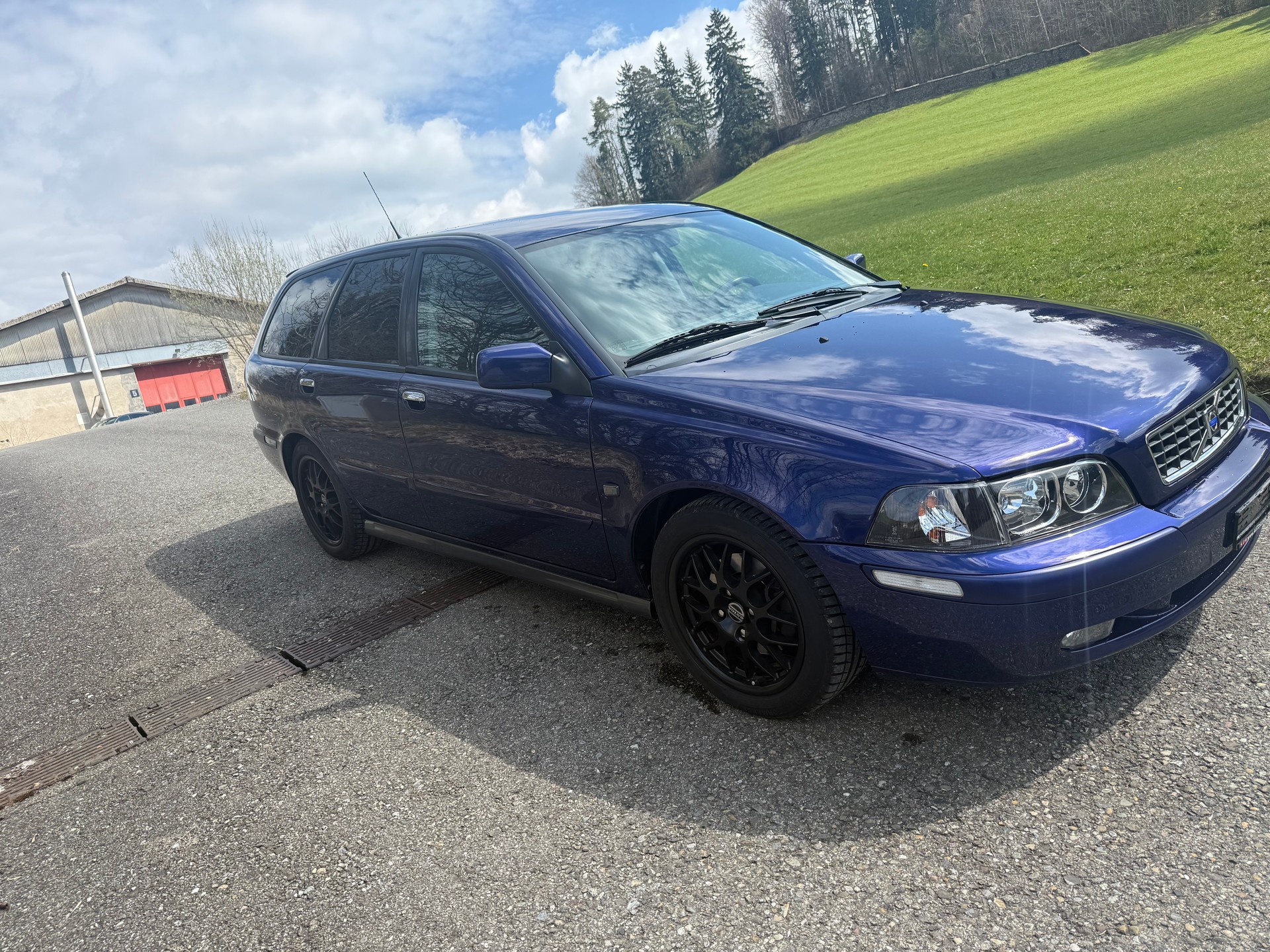 VOLVO V40 1.9D Special/Dynamic Edition-image-1